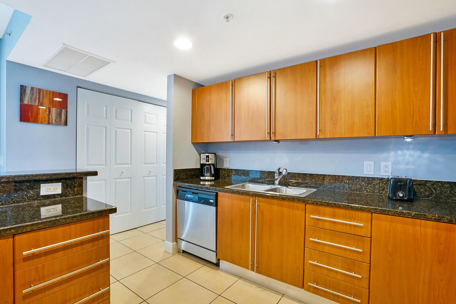 610 Clematis Street 538 Property Photo 8