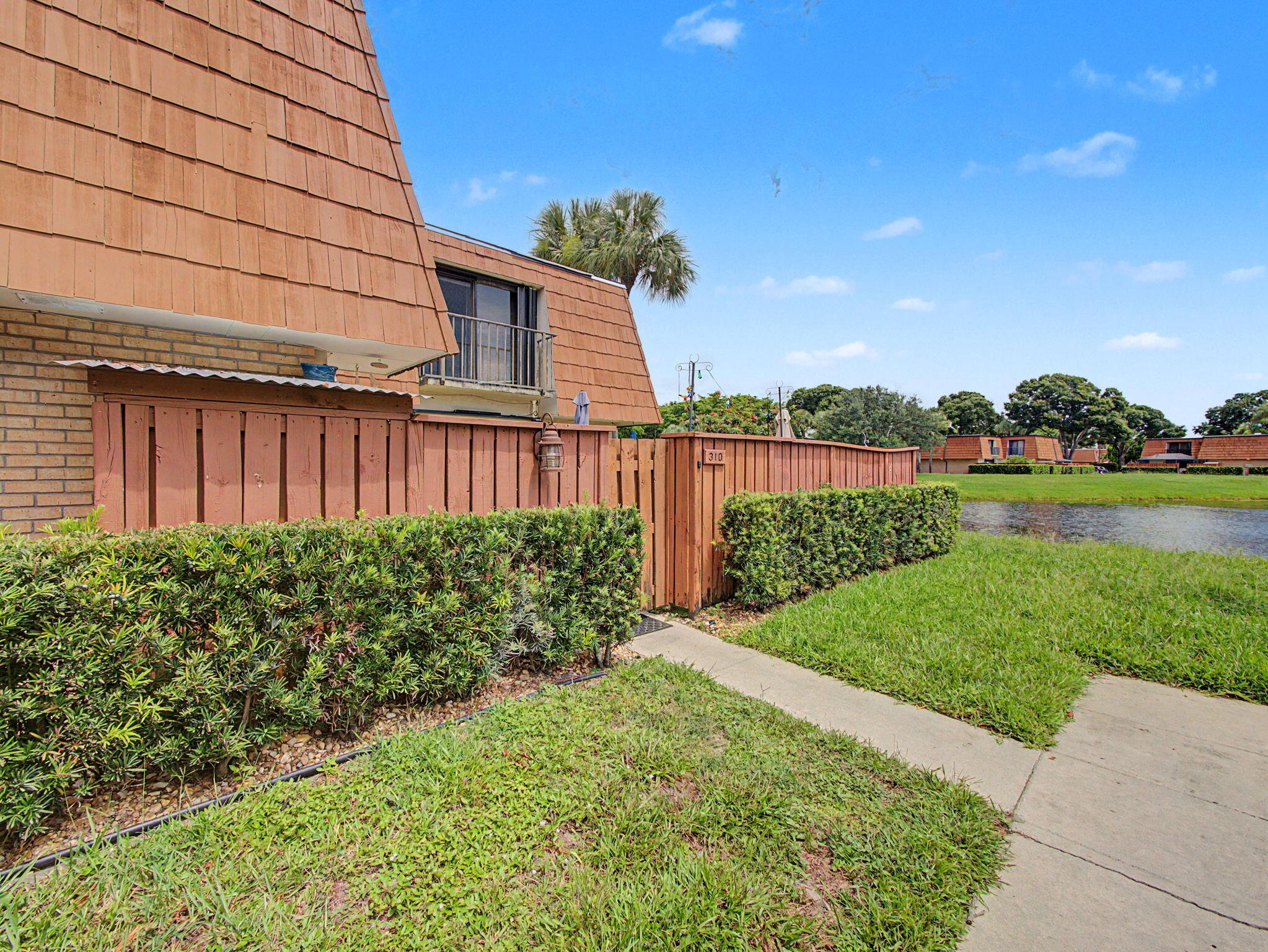 310 Buttonwood Lane B Property Photo 19