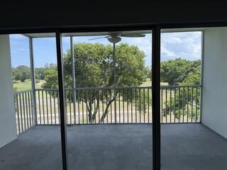 3100 N Palm Aire Drive 410 Property Photo 7