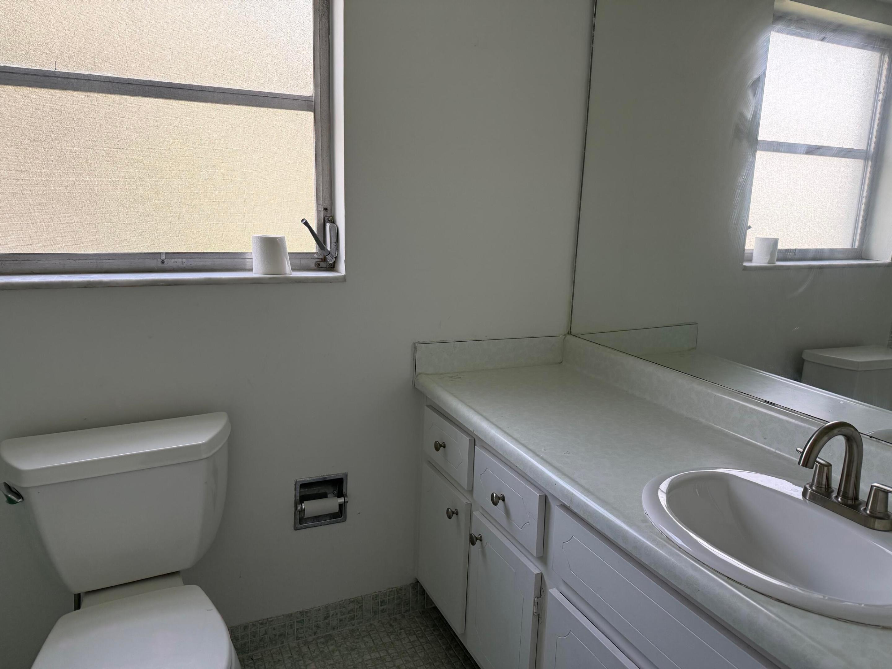 3100 N Palm Aire Drive 410 Property Photo 10
