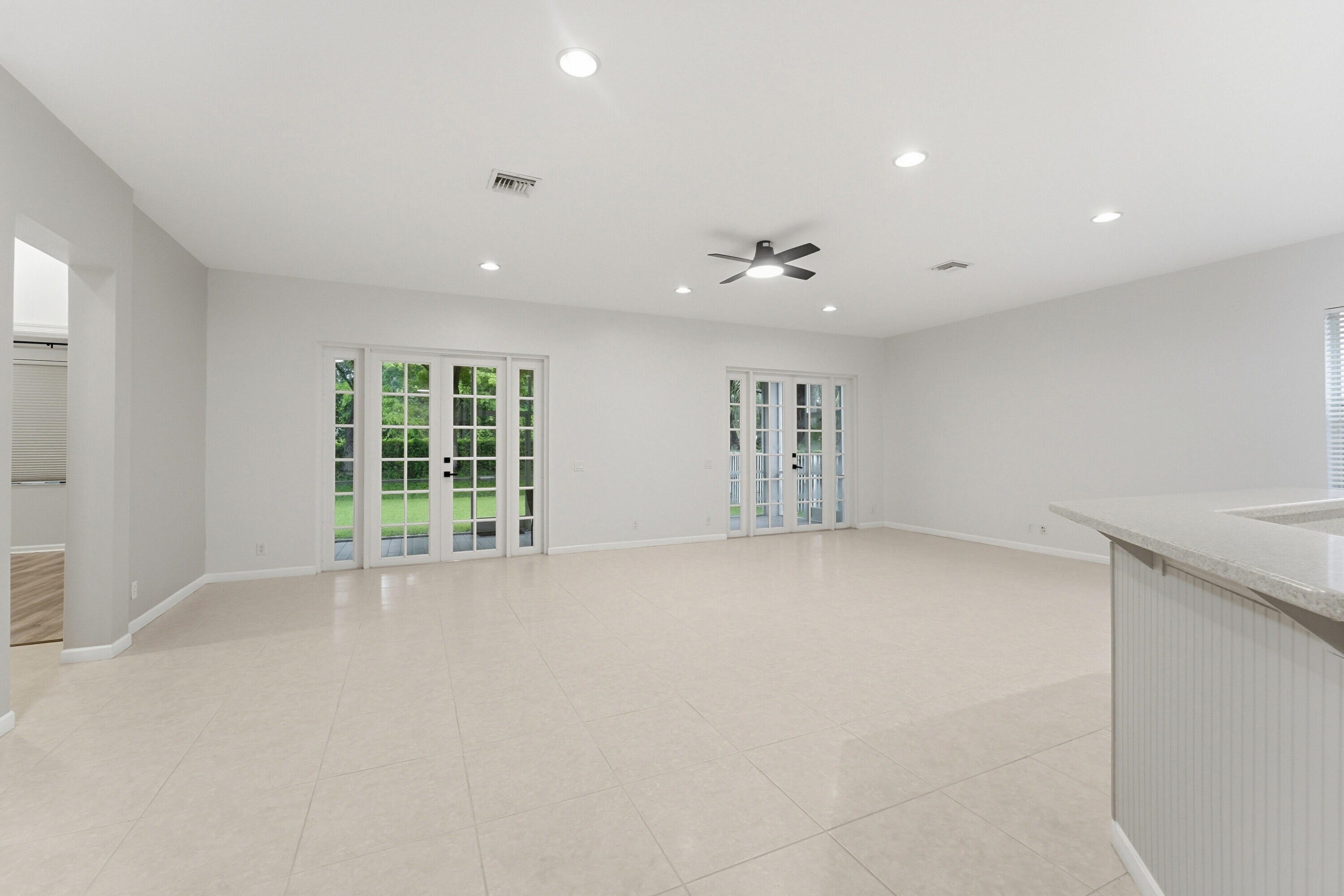 970 Tulip Circle Property Photo 4