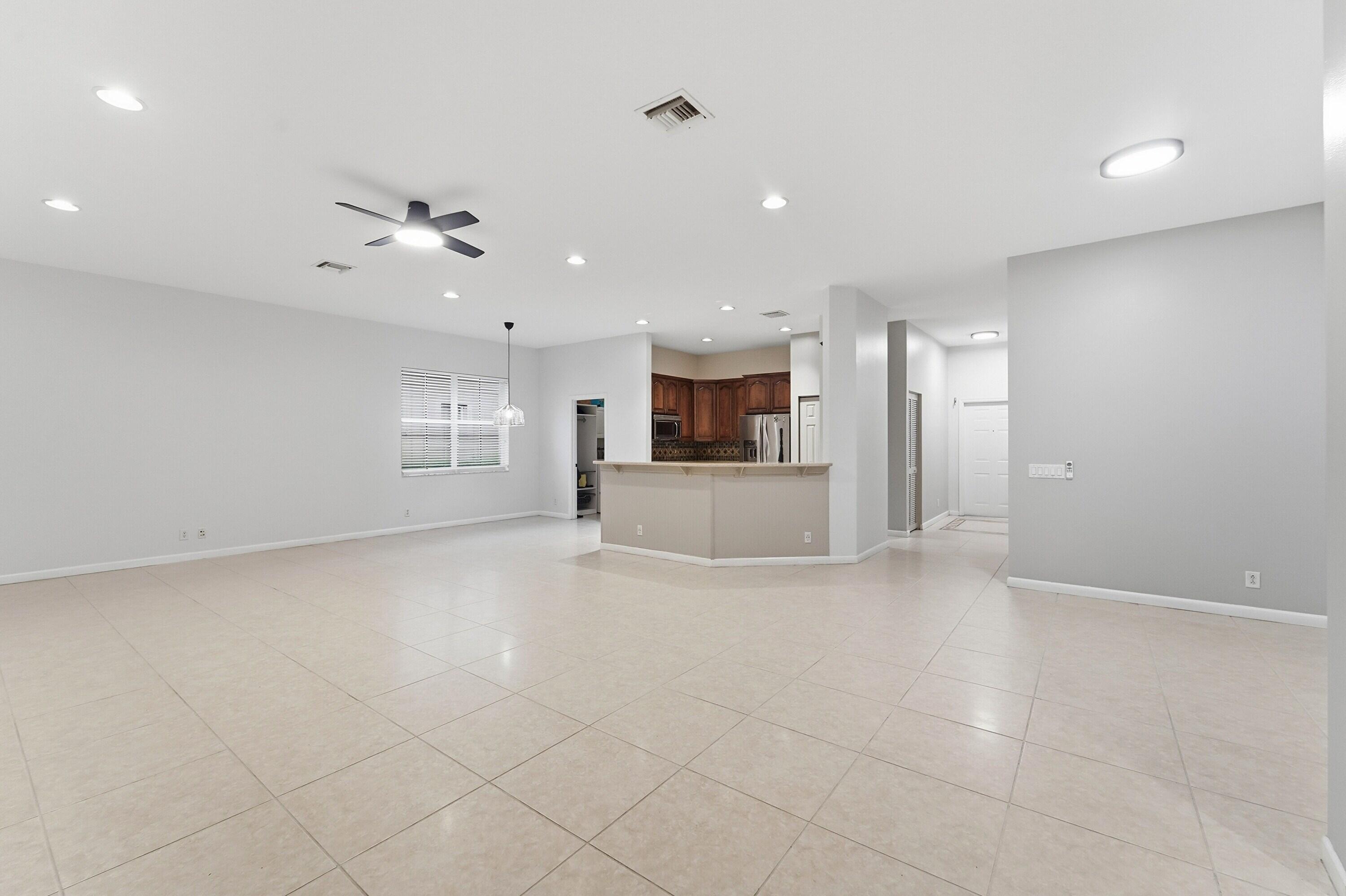 970 Tulip Circle Property Photo 5