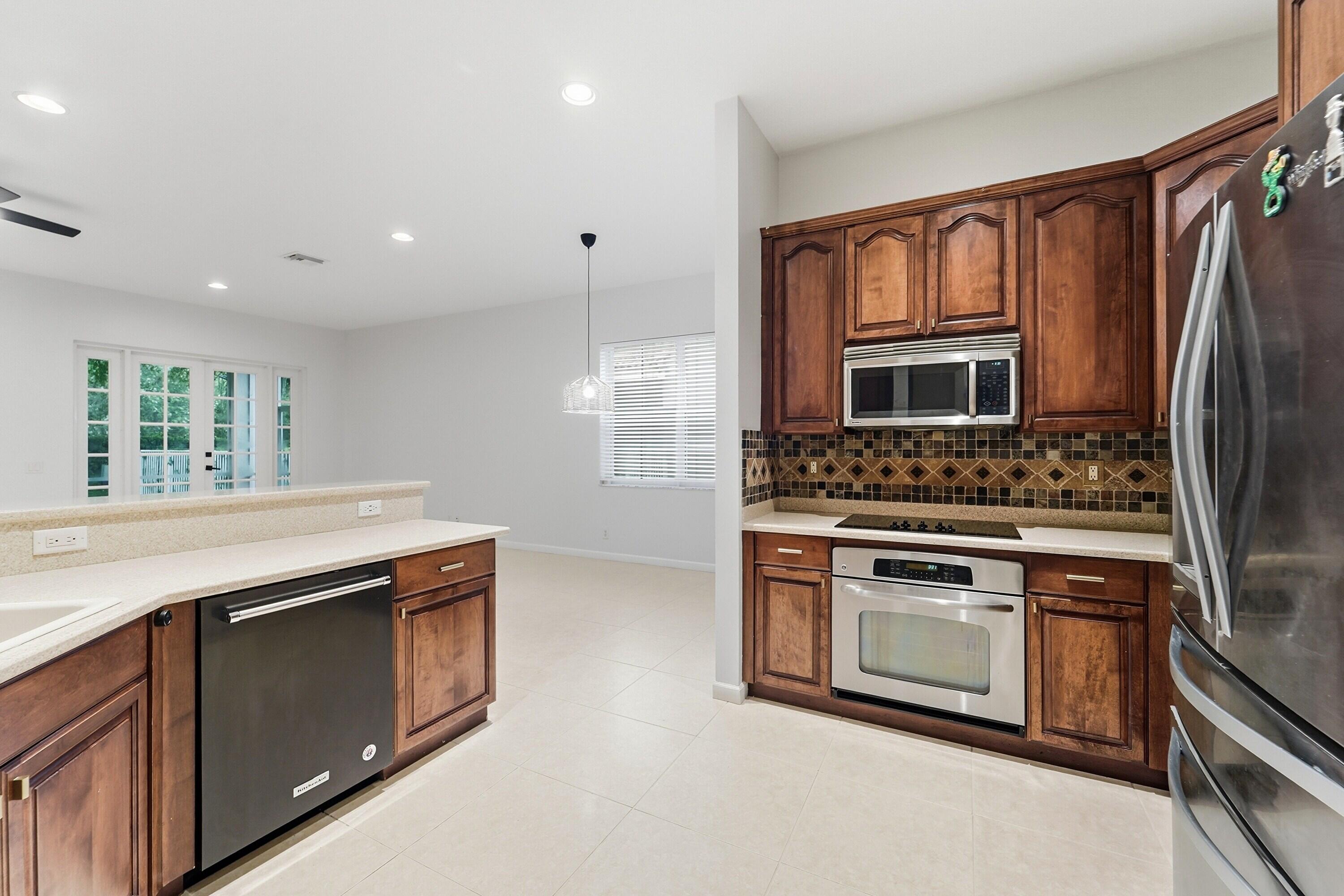 970 Tulip Circle Property Photo 8
