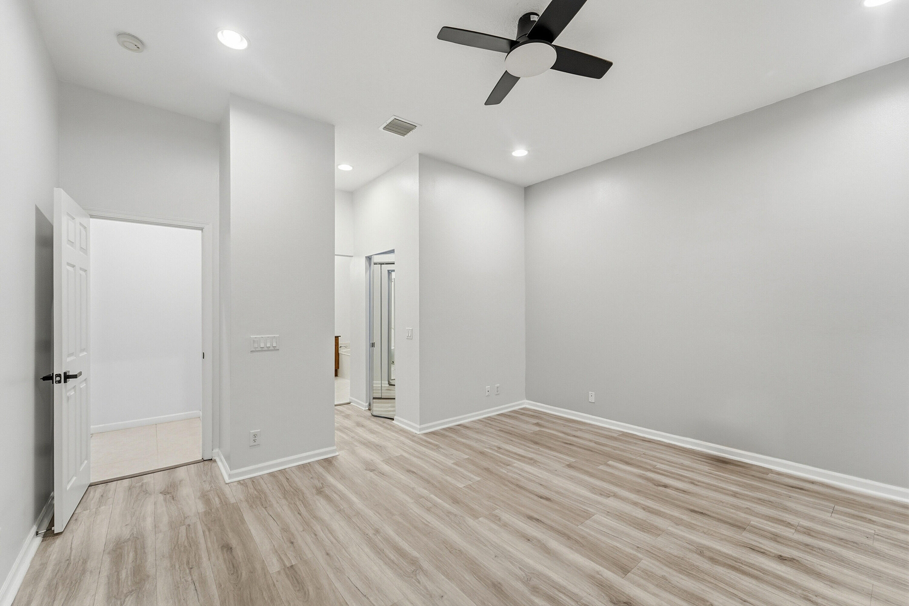970 Tulip Circle Property Photo 12