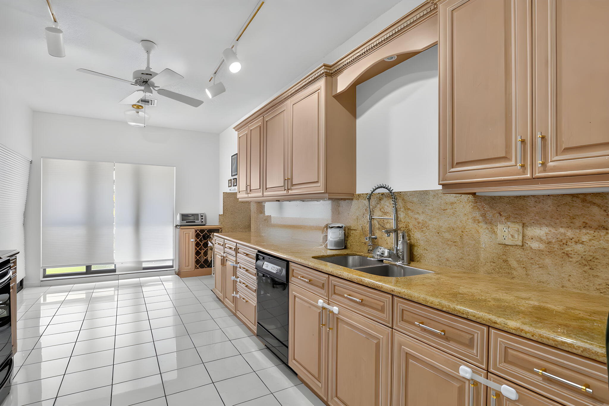 7690 Solimar Circle Property Photo 9