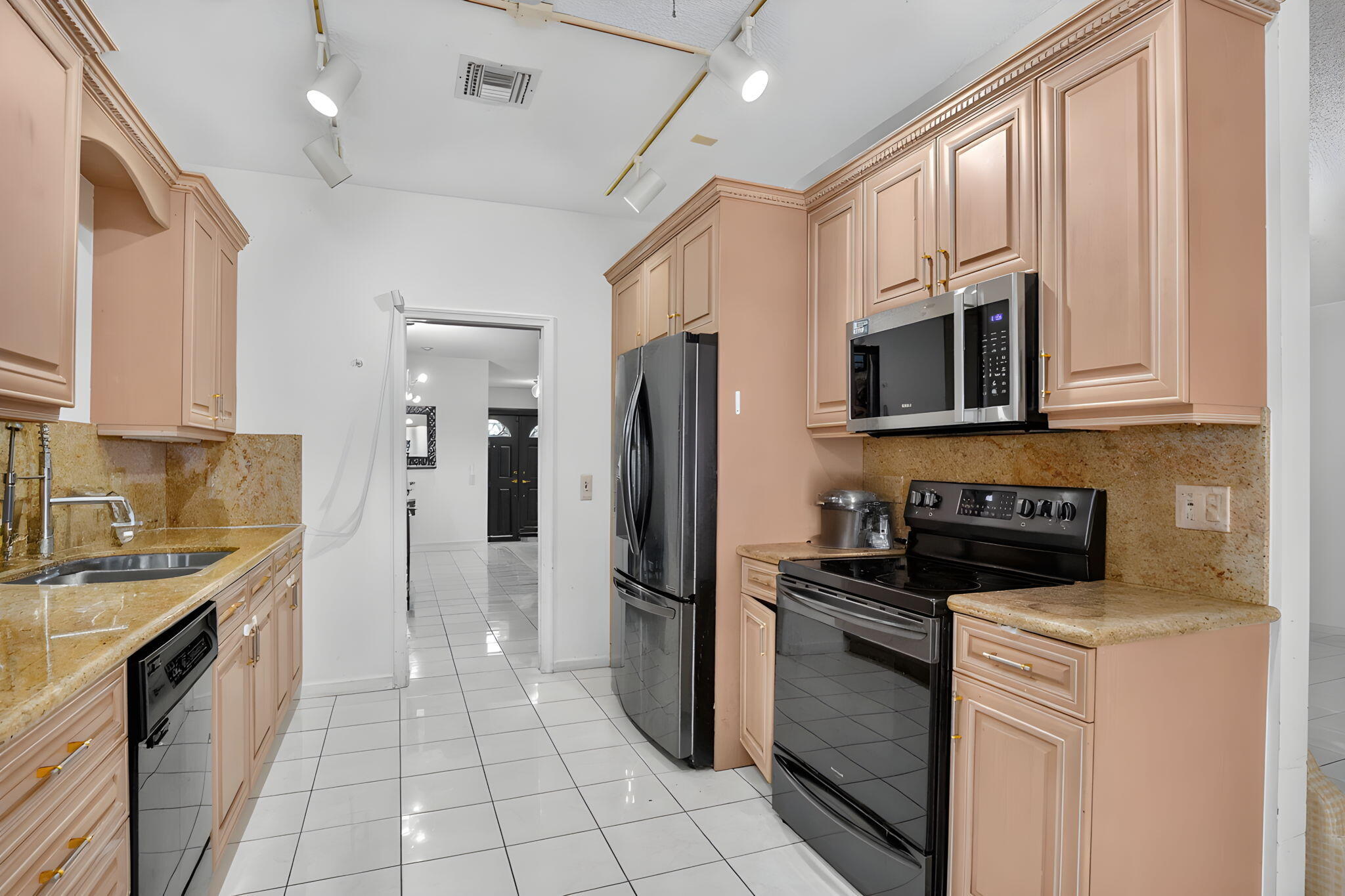 7690 Solimar Circle Property Photo 10