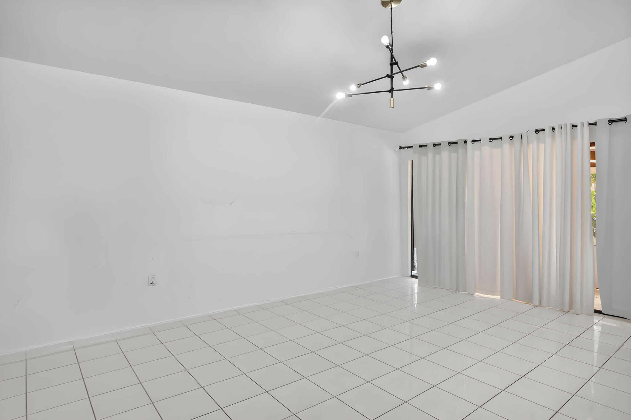 7690 Solimar Circle Property Photo 12
