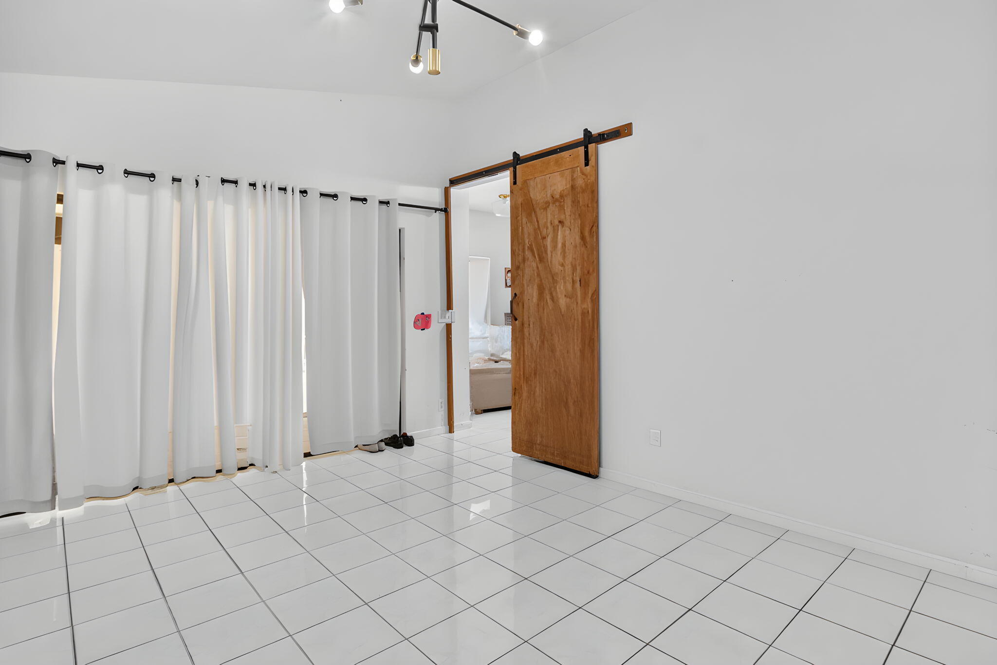 7690 Solimar Circle Property Photo 14