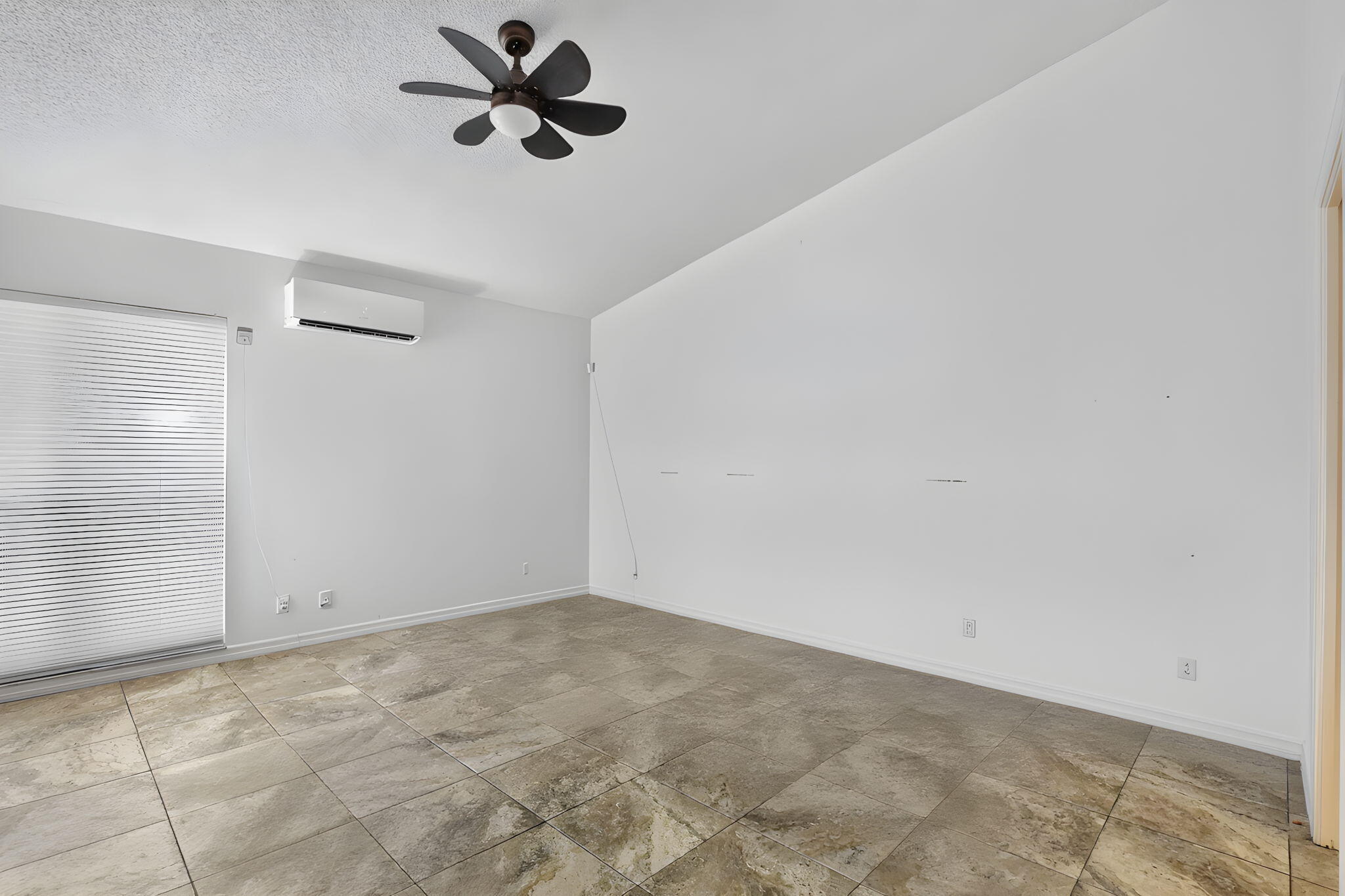 7690 Solimar Circle Property Photo 15
