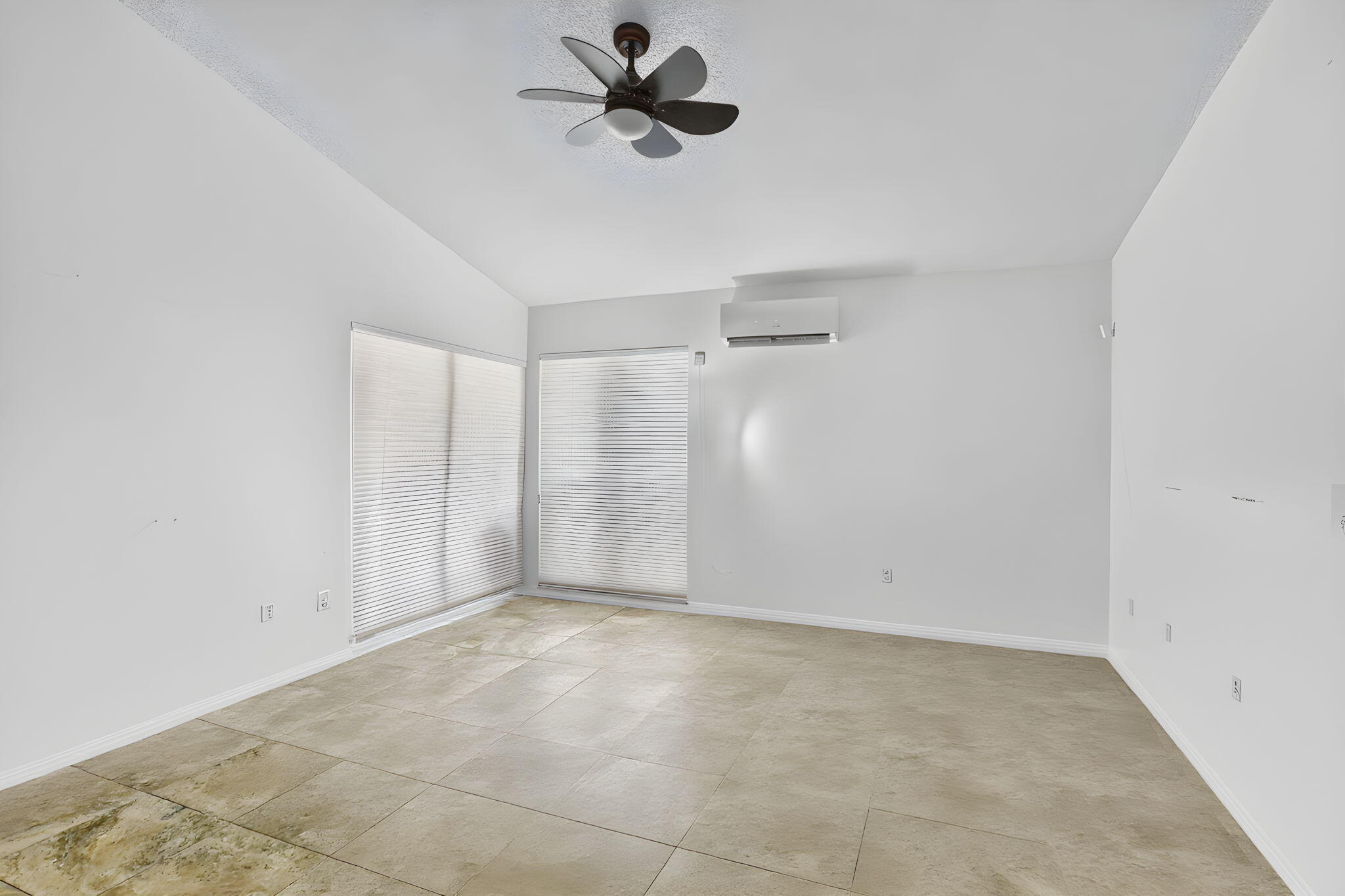 7690 Solimar Circle Property Photo 17