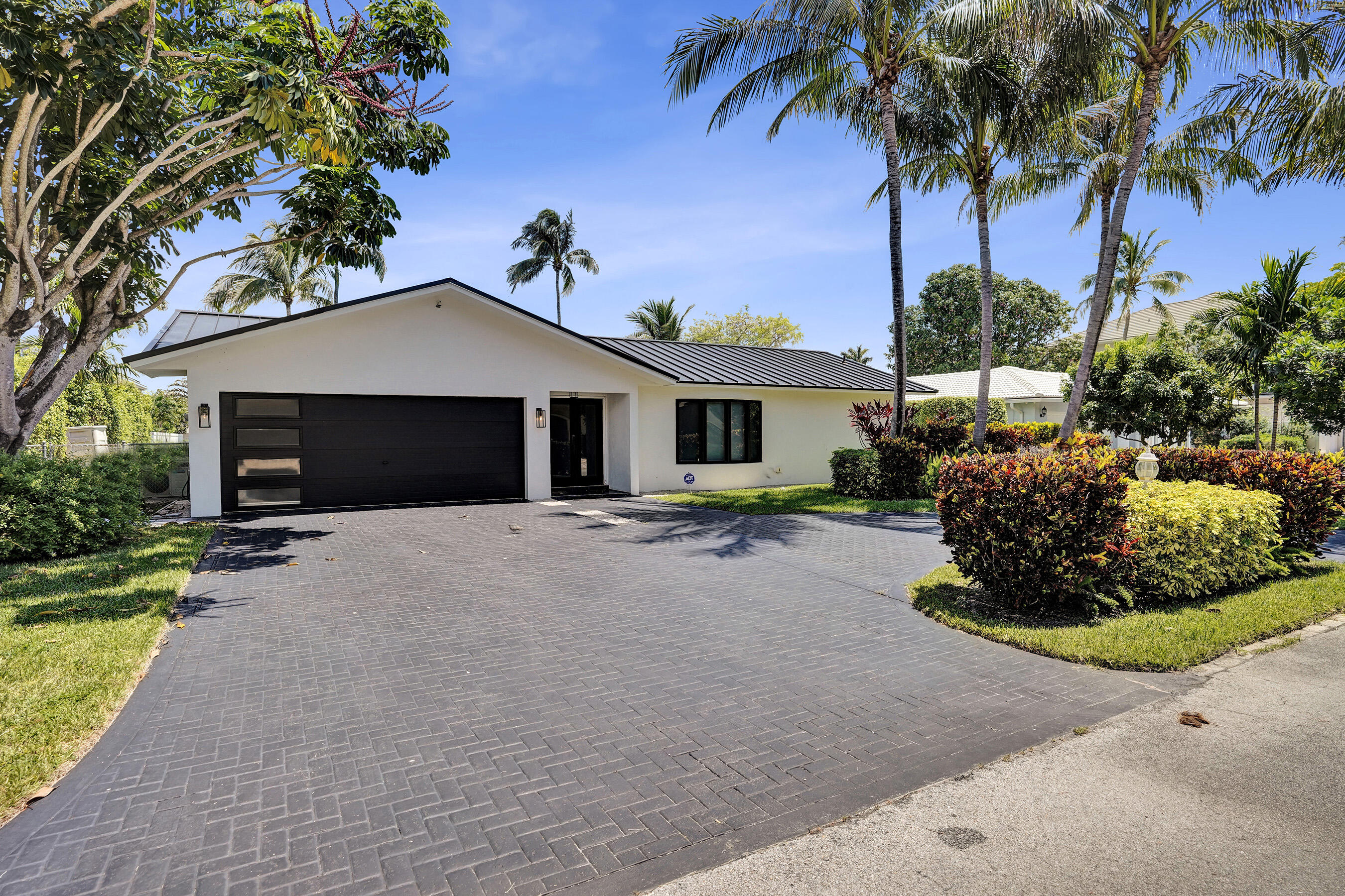 933 Banyan Drive Property Photo 2