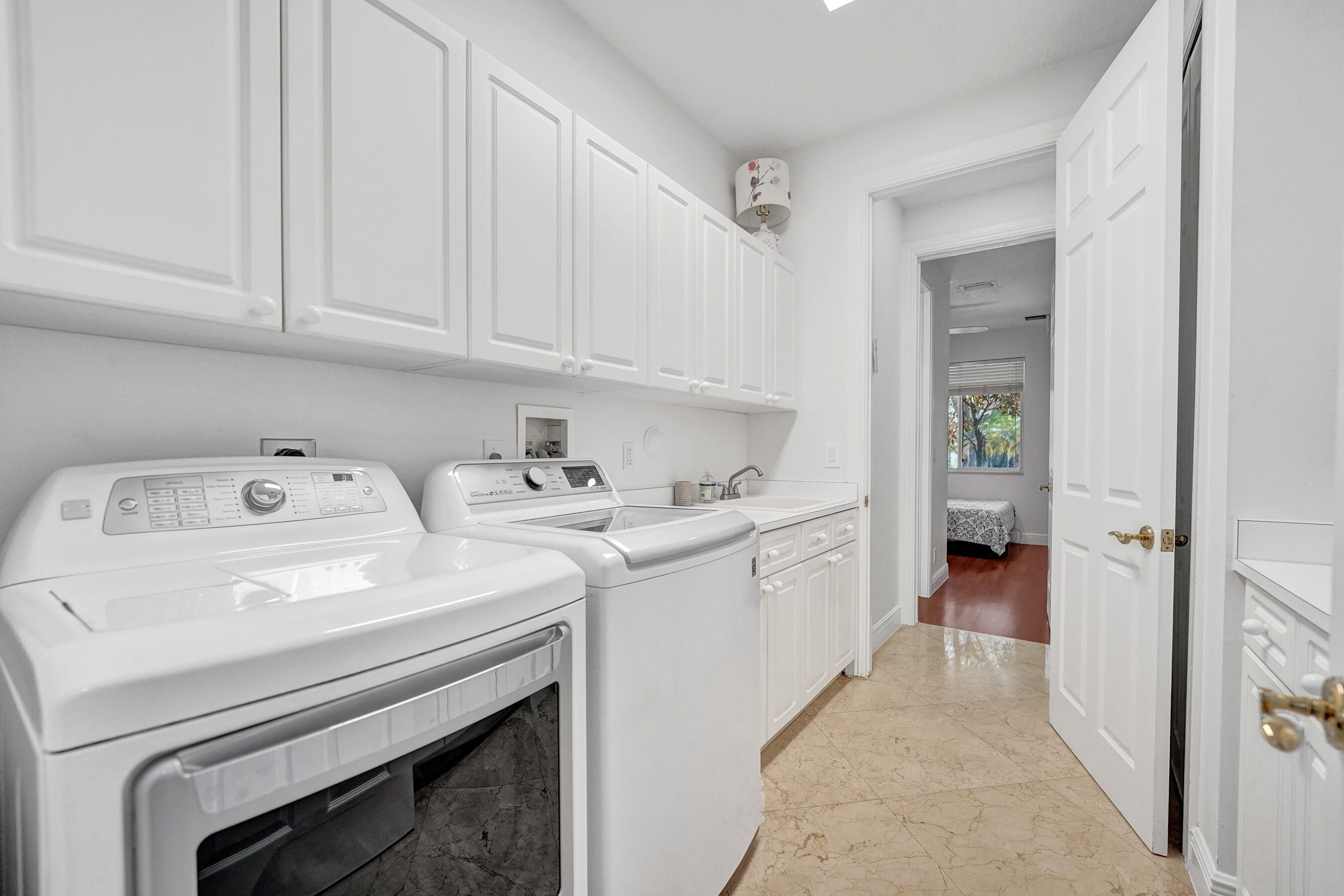 3348 Oak Hill Street Property Photo 41