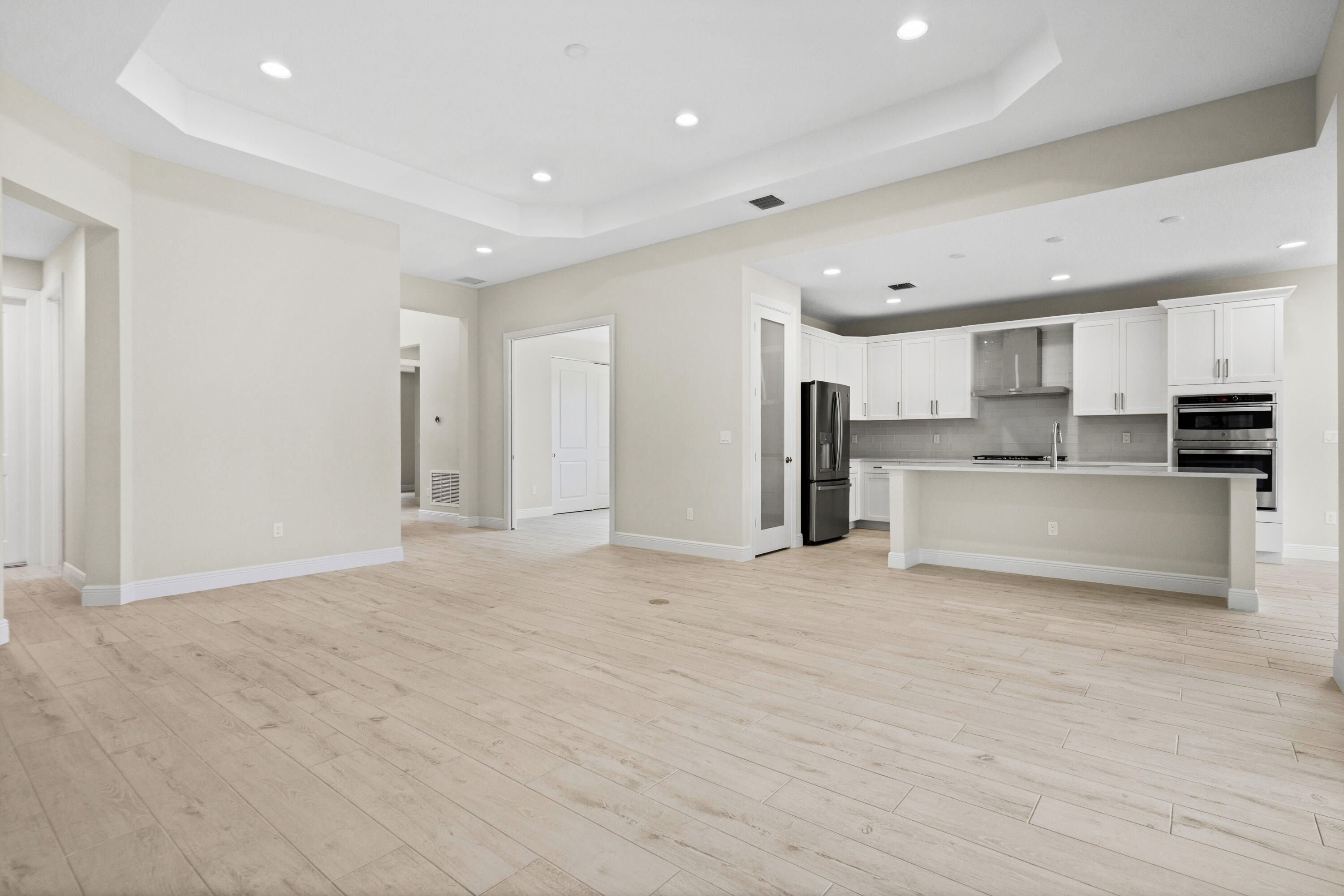 4090 Tower Pointe Way Property Photo 11