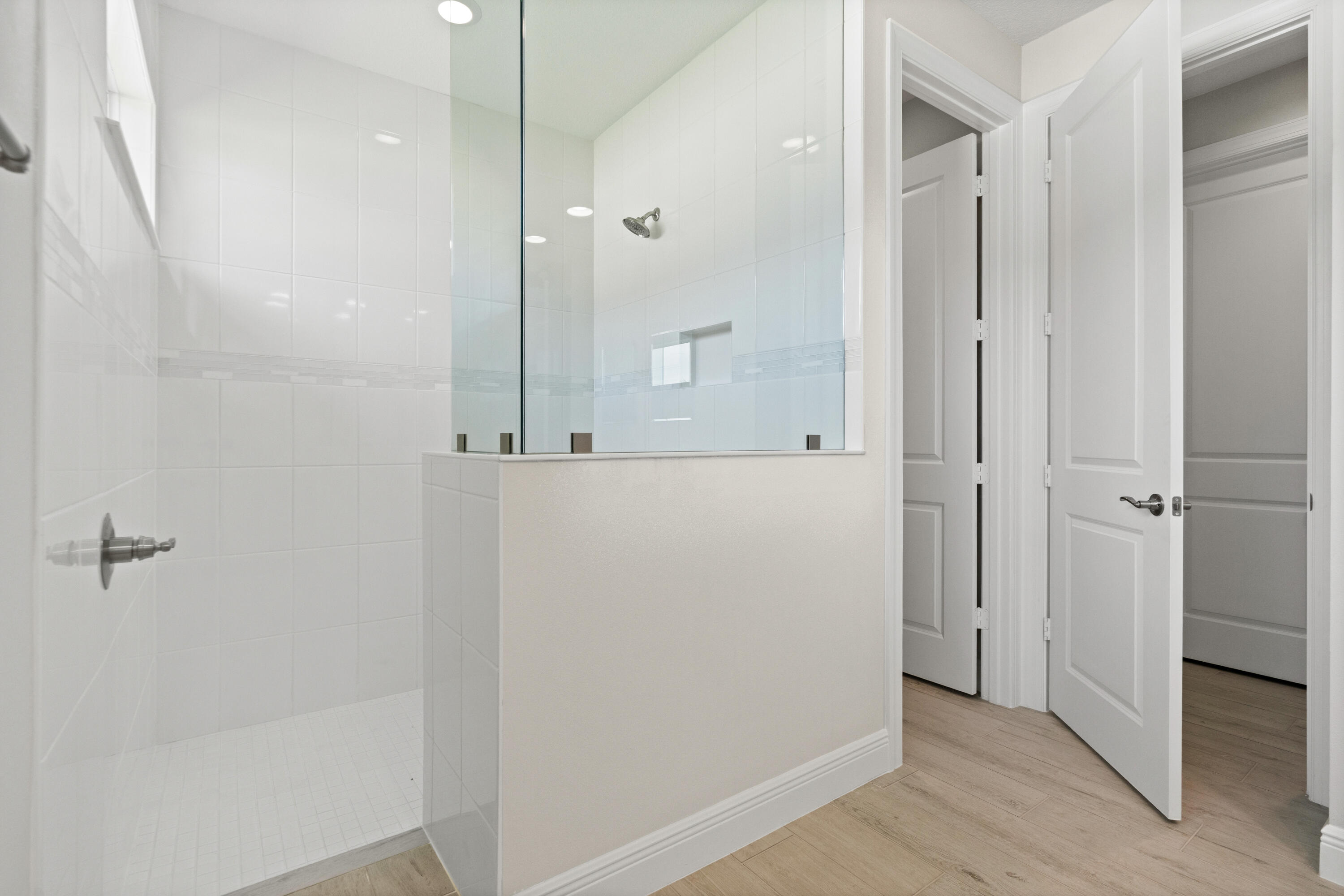 4090 Tower Pointe Way Property Photo 16