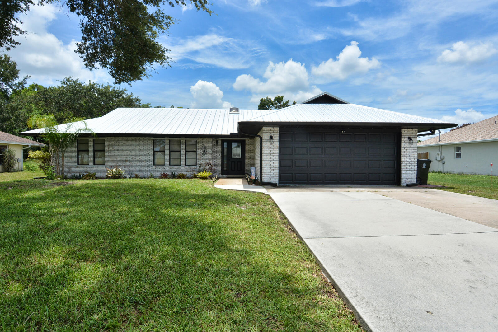 2082 SE Camilo Street Property Photo 1