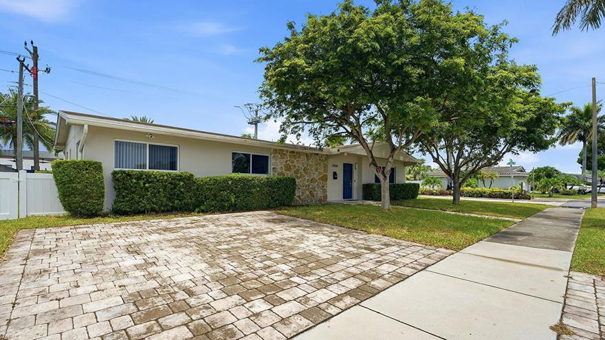 21020 Highland Lakes Boulevard Property Photo 2