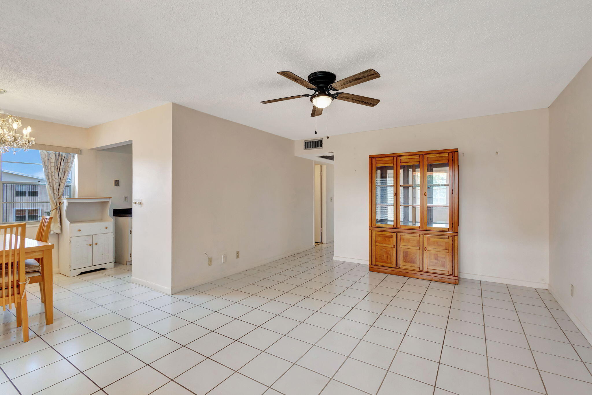 332 Sheffield N Property Photo 5