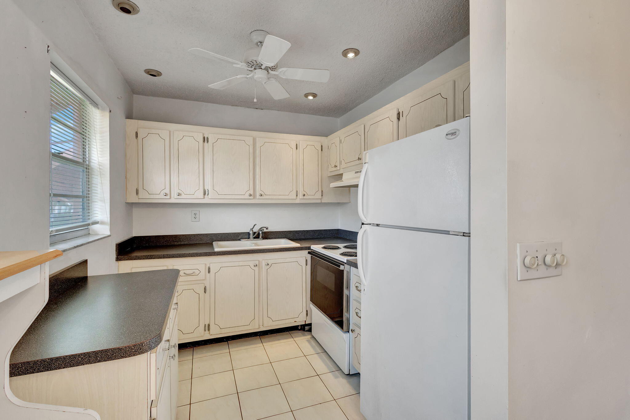332 Sheffield N Property Photo 6