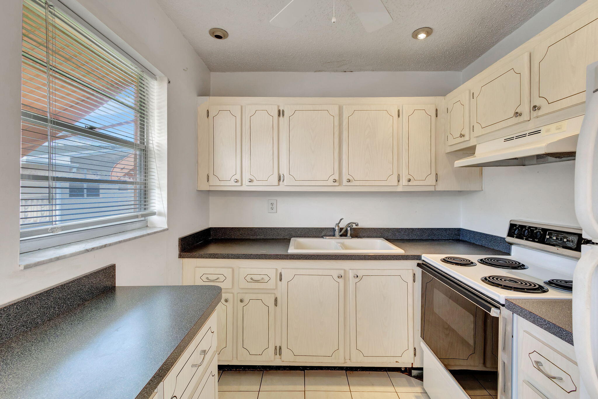 332 Sheffield N Property Photo 7