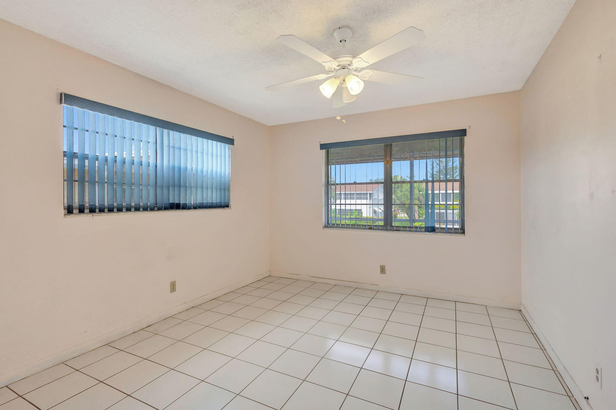 332 Sheffield N Property Photo 10