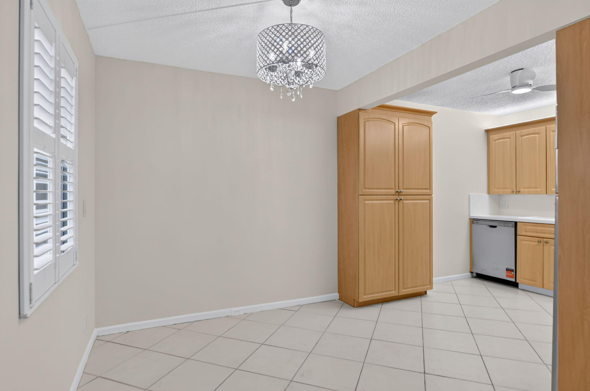 3057 Yarmouth C Property Photo 4