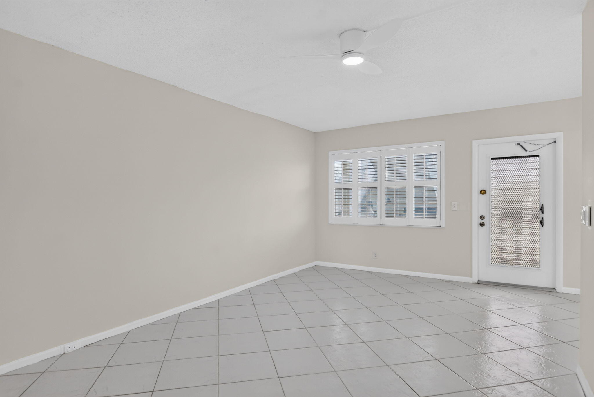 3057 Yarmouth C Property Photo 8