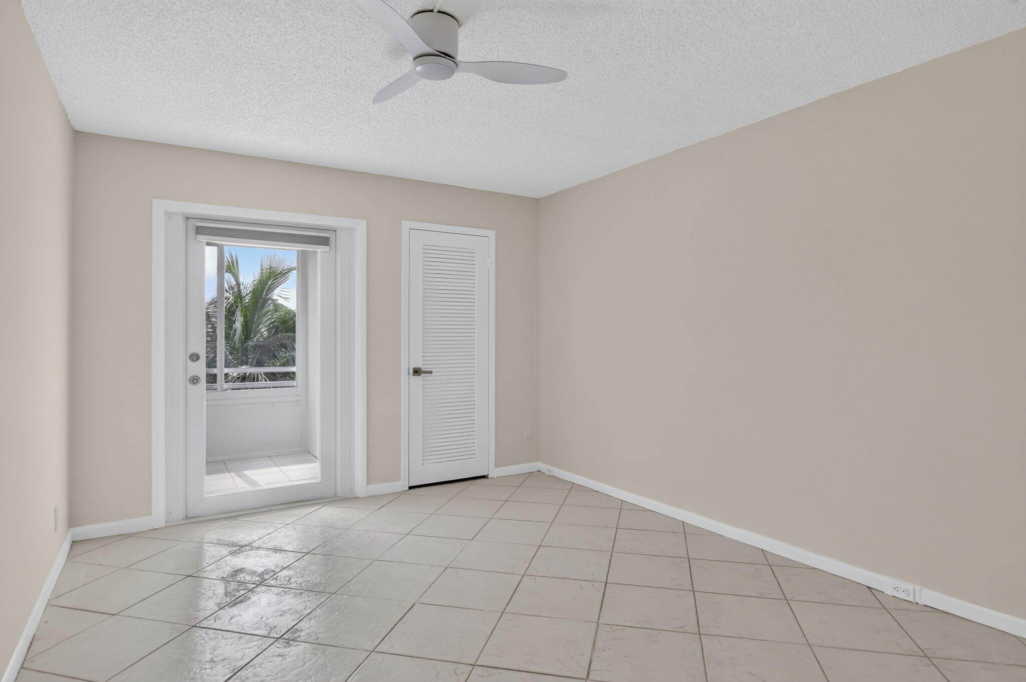 3057 Yarmouth C Property Photo 12