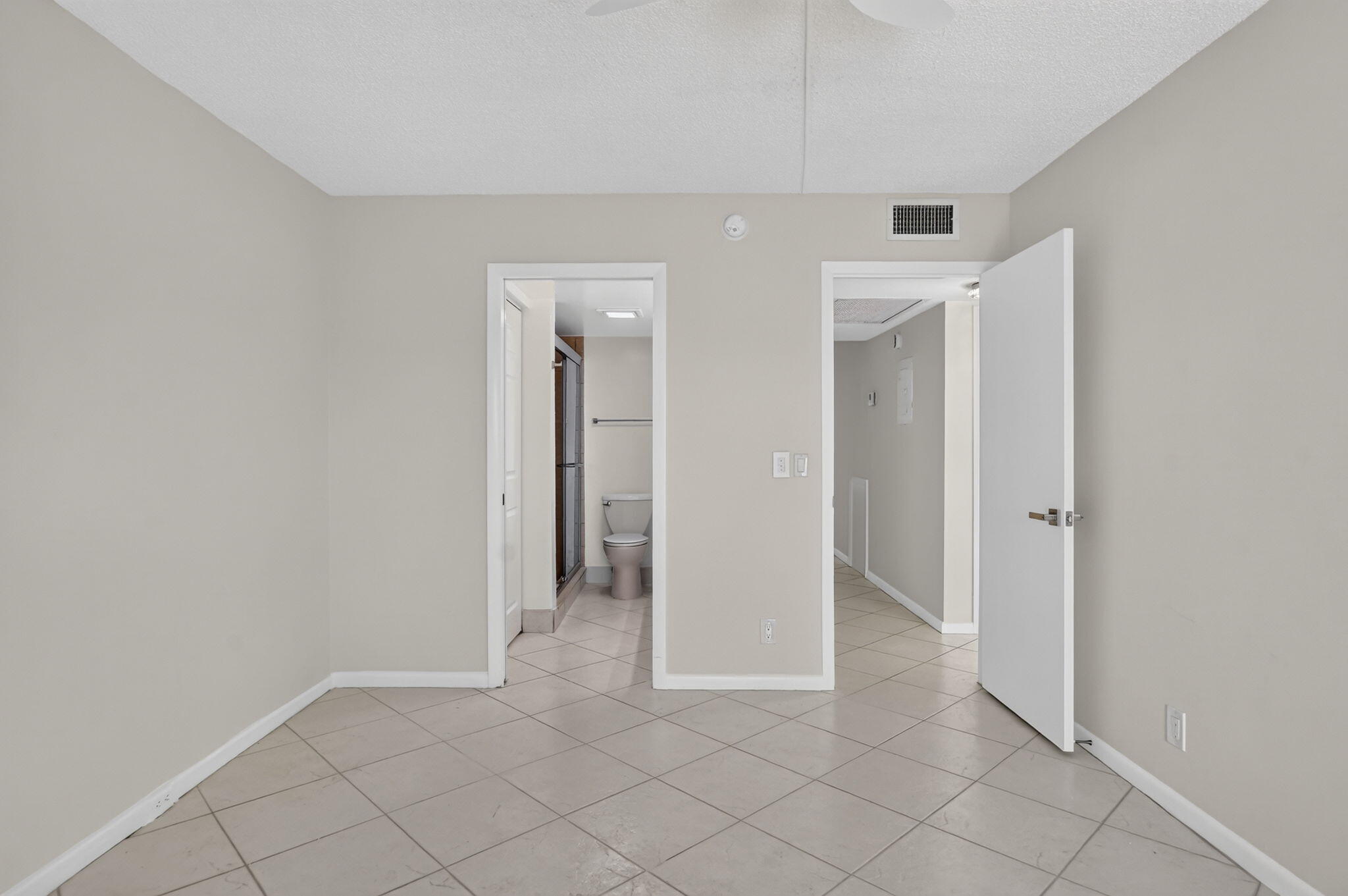 3057 Yarmouth C Property Photo 13