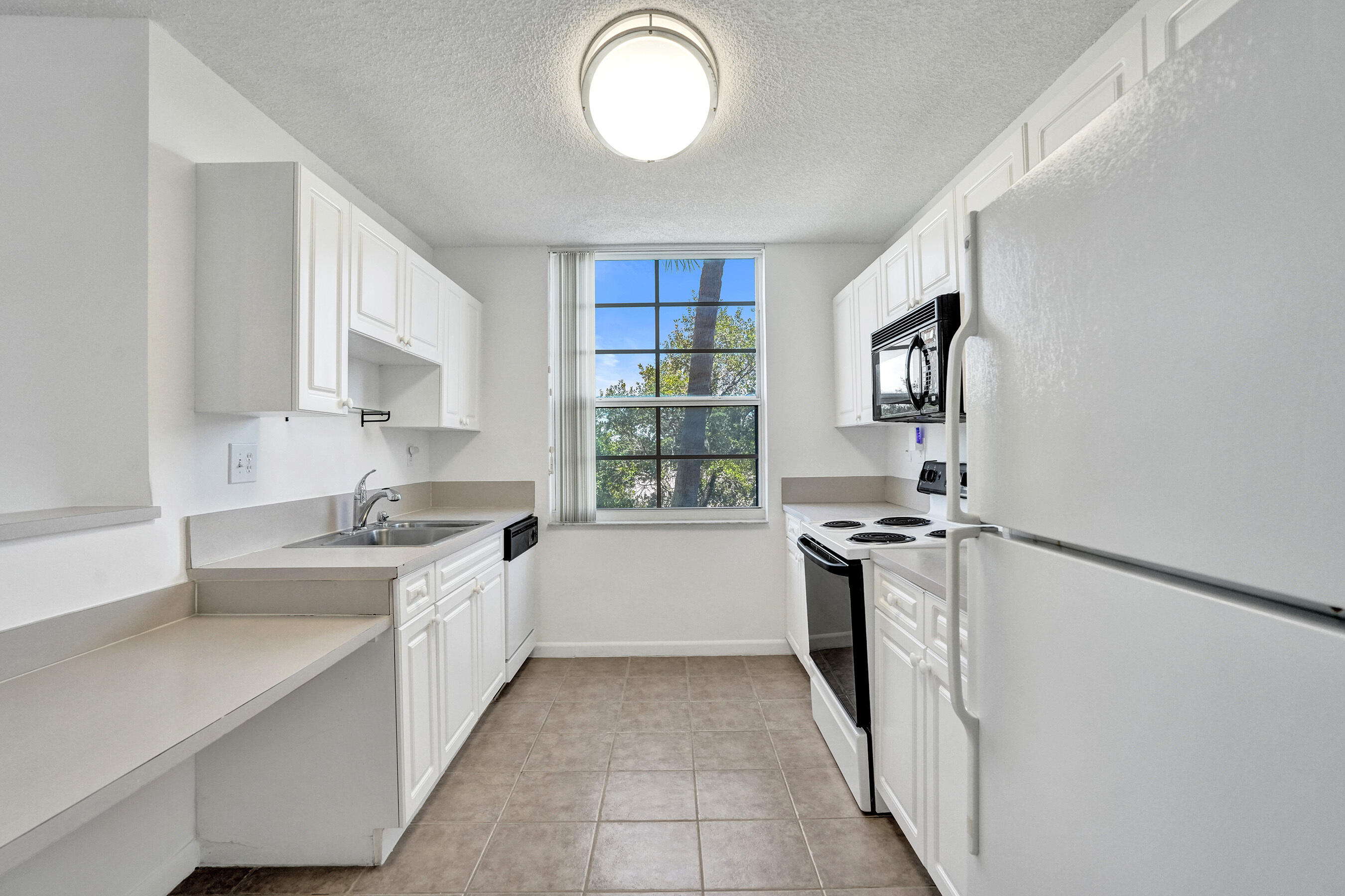 520 Se 5 Avenue 1203 Property Photo 5