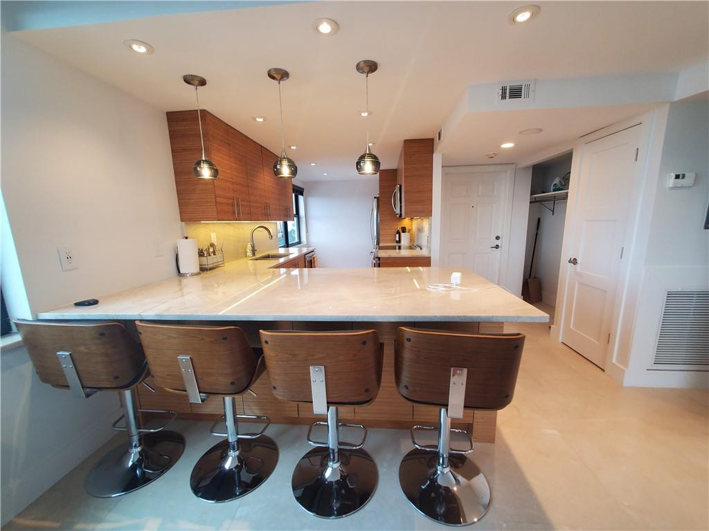 1401 N Riverside Drive N 807 Property Photo 15