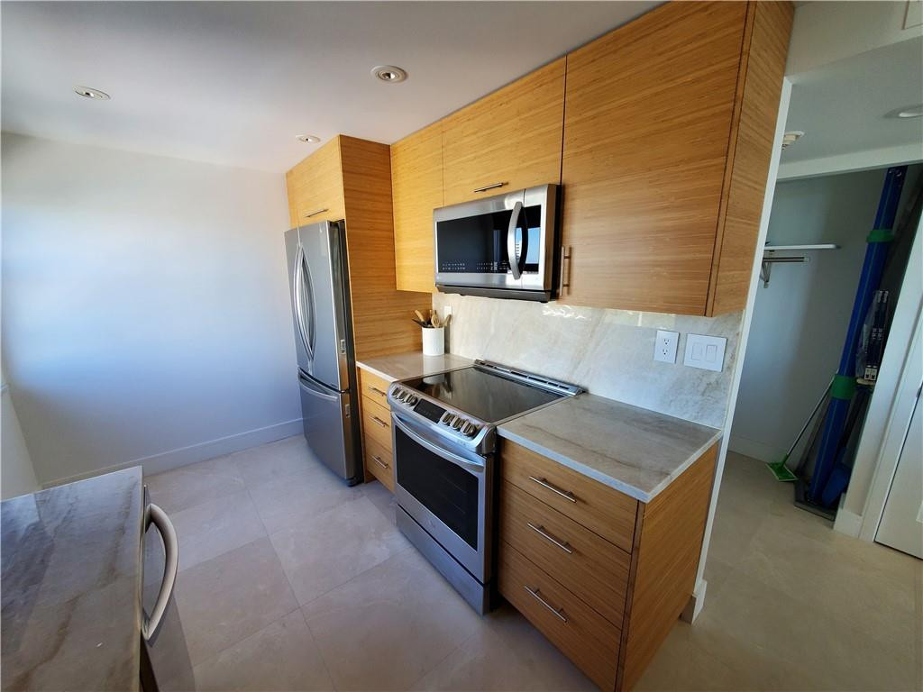 1401 N Riverside Drive N 807 Property Photo 19