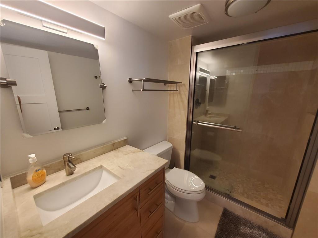 1401 N Riverside Drive N 807 Property Photo 40