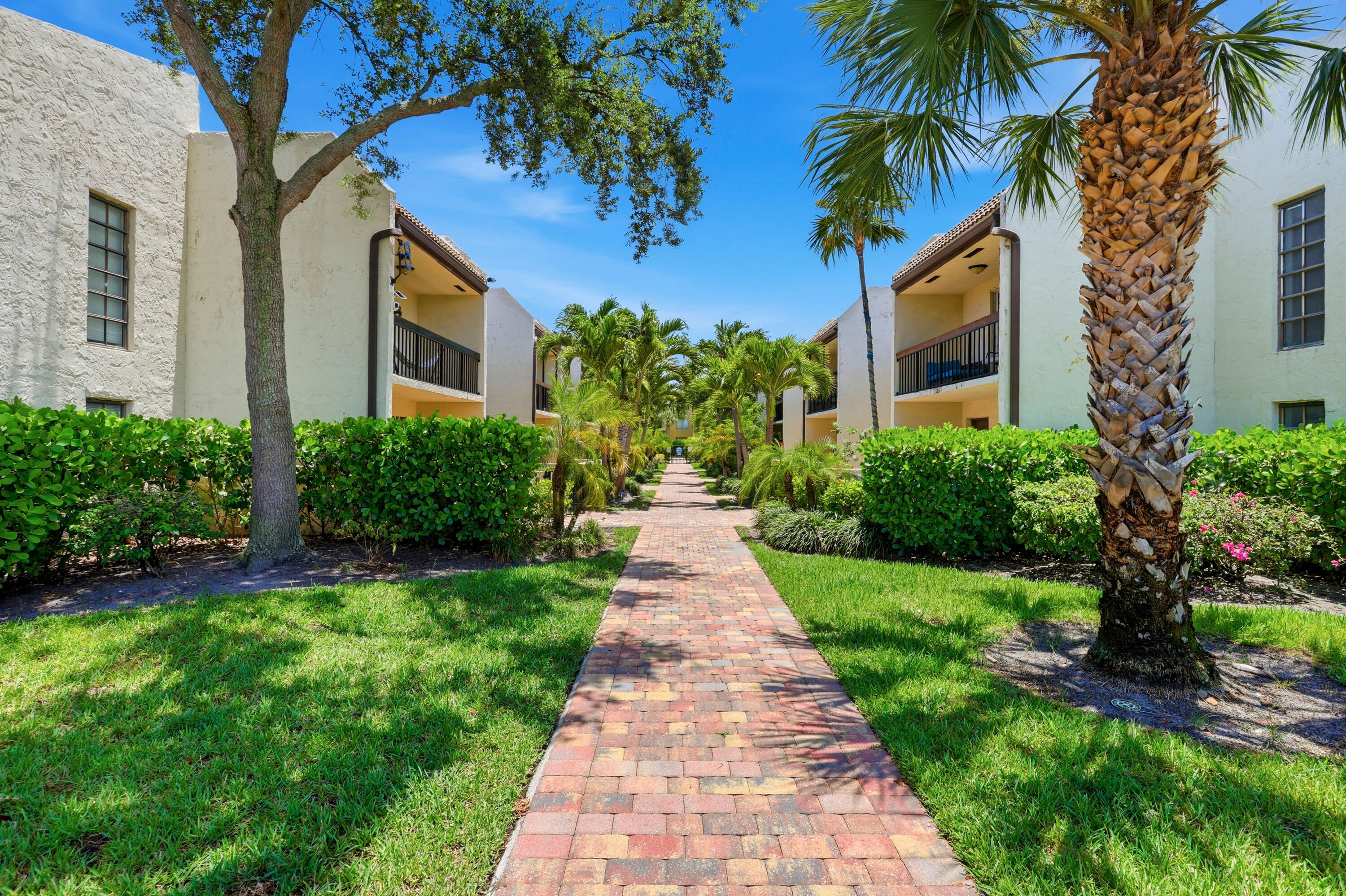 721 Se 1st Way C11 Property Photo 3