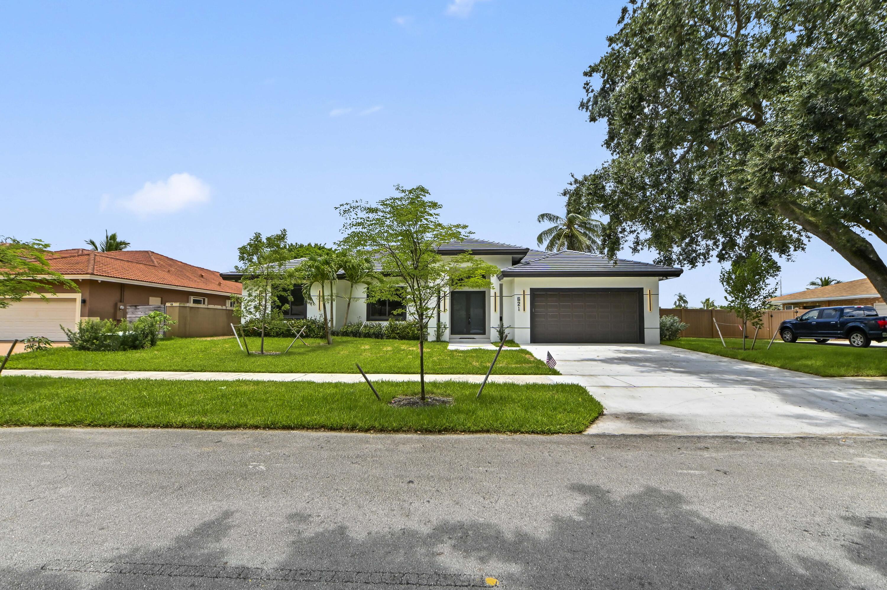621 Nw 42nd Avenue Property Photo 1