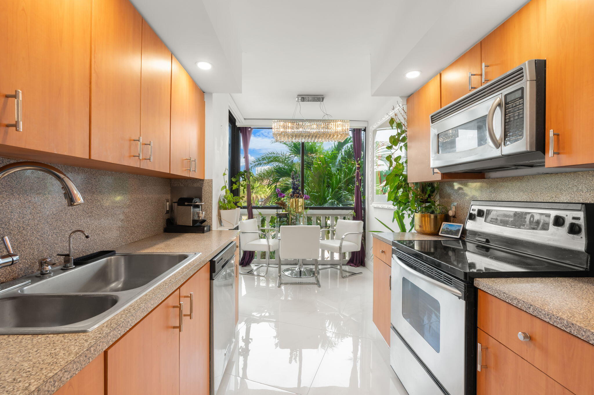 1000 E Island Boulevard 305 Property Photo 5