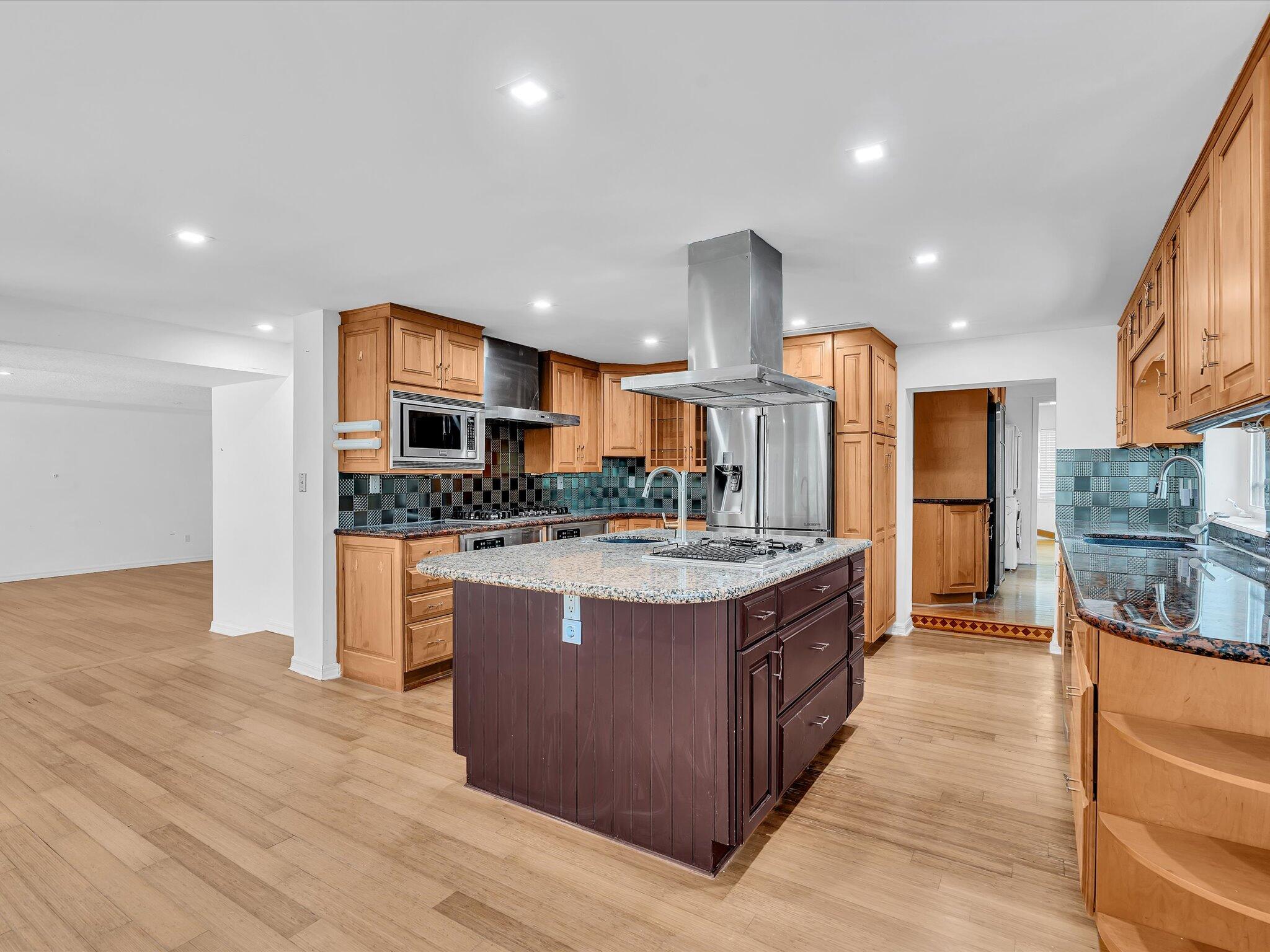 518 N Riverside Drive Property Photo 43