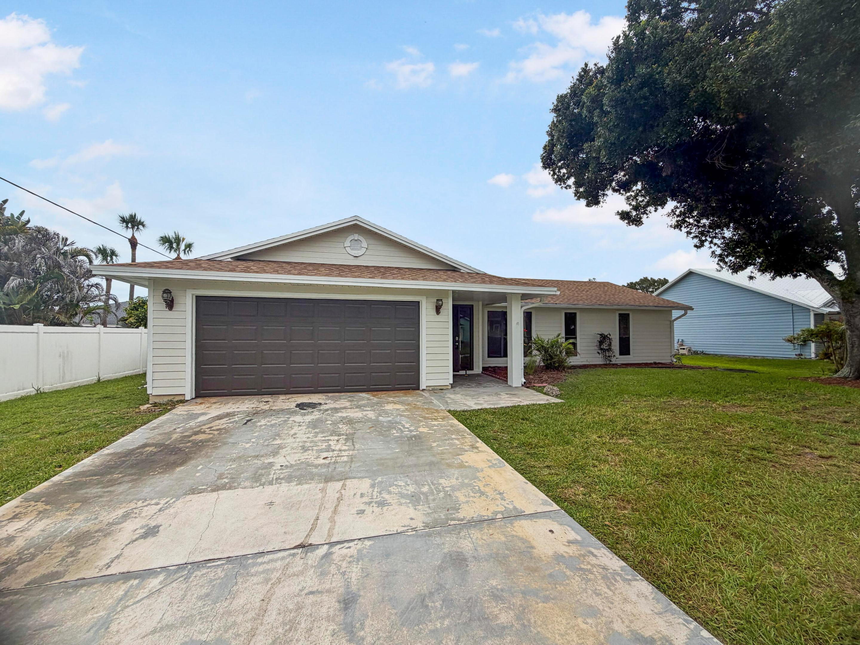 2305 Sw Fern Circle Property Photo 1