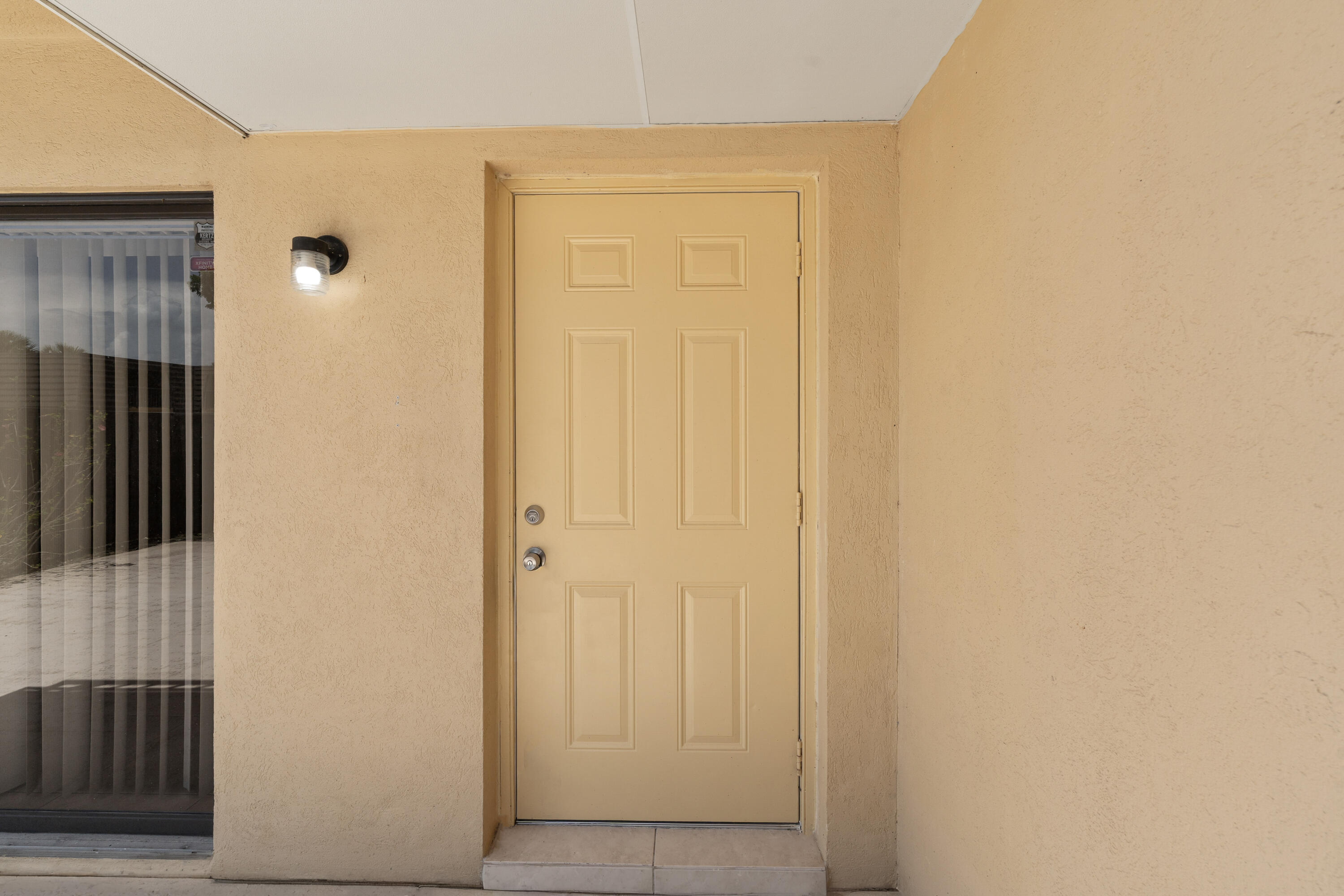 915 9th Way Property Photo 4