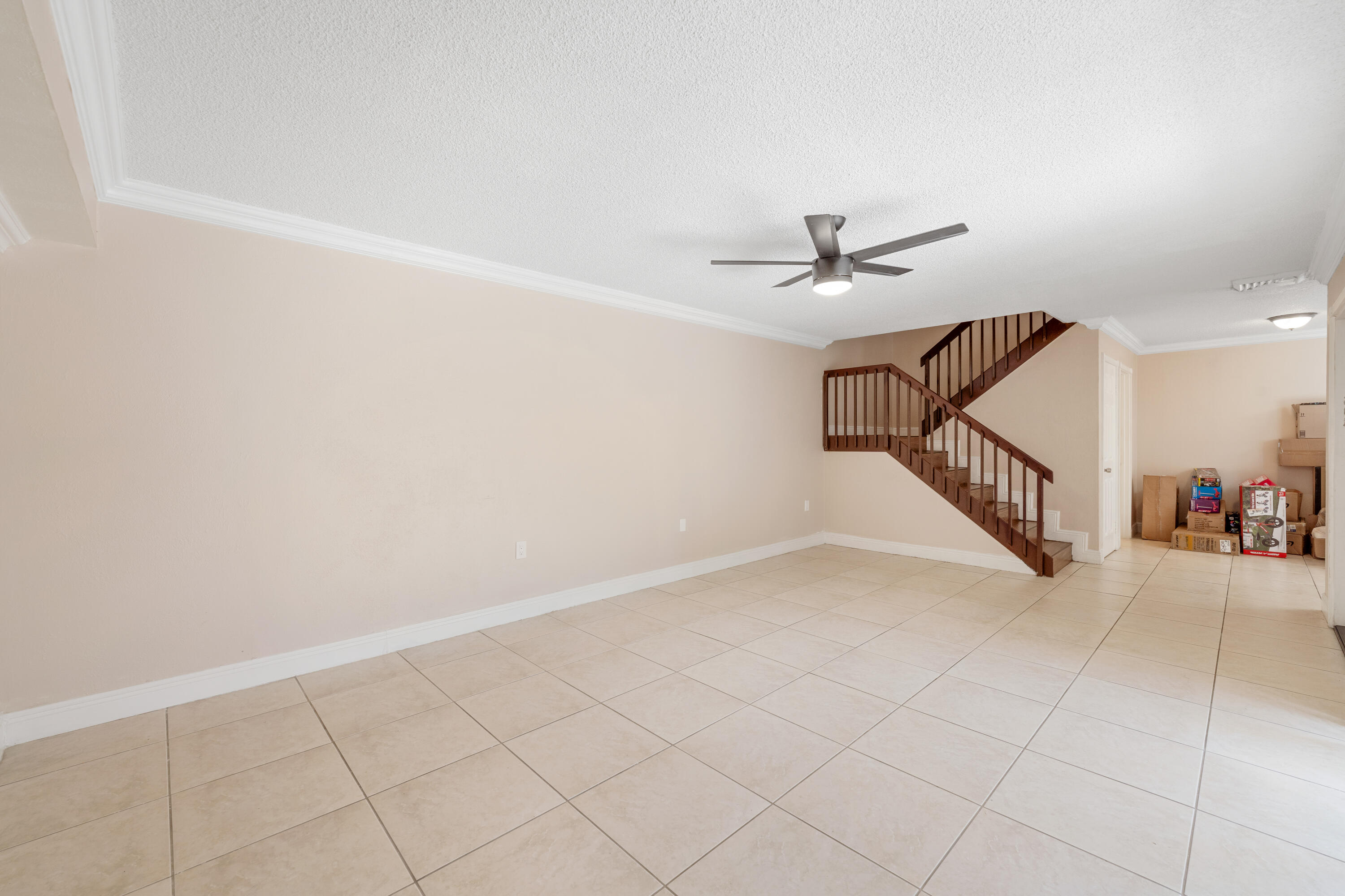 915 9th Way Property Photo 11
