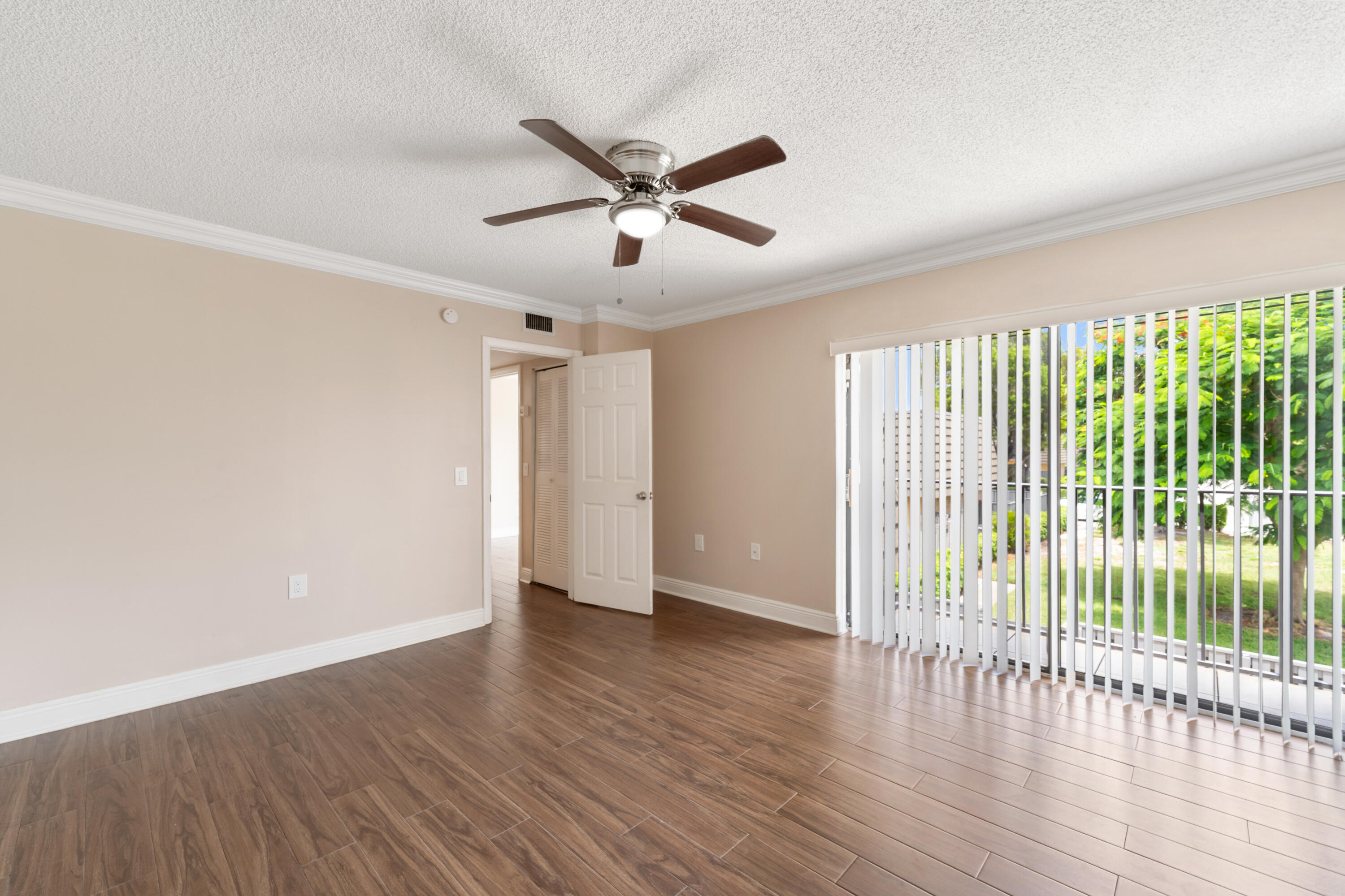 915 9th Way Property Photo 15