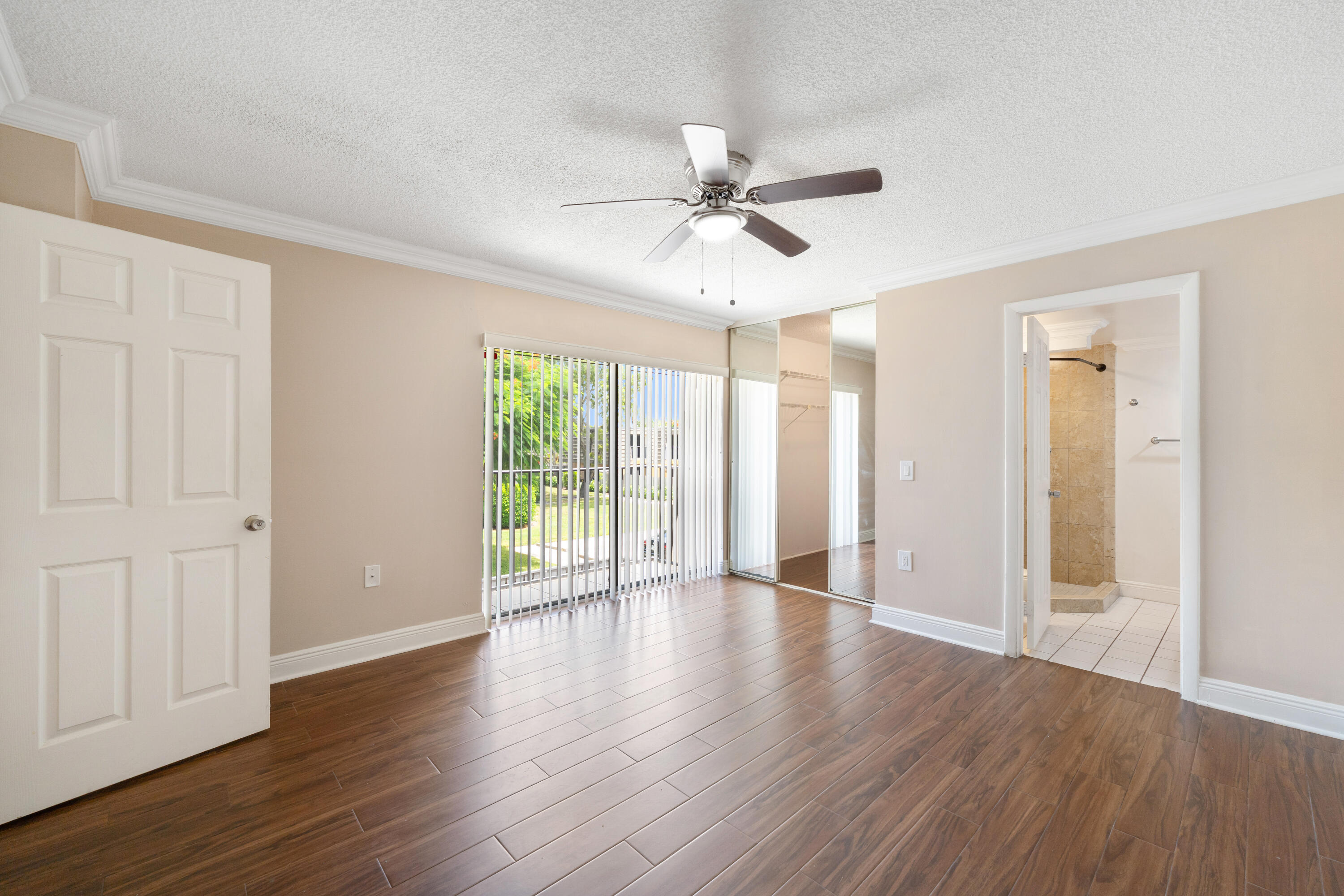 915 9th Way Property Photo 16