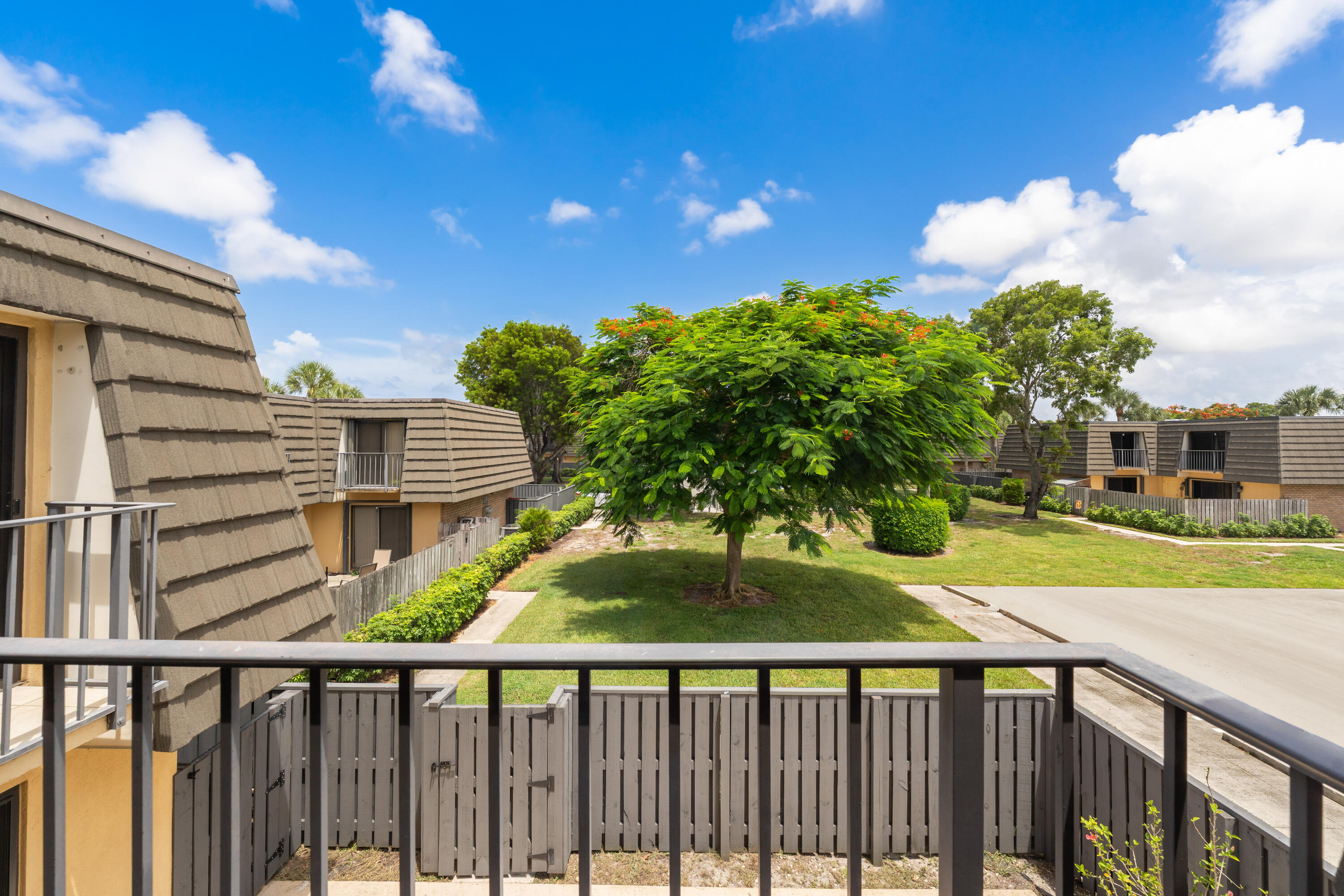915 9th Way Property Photo 19