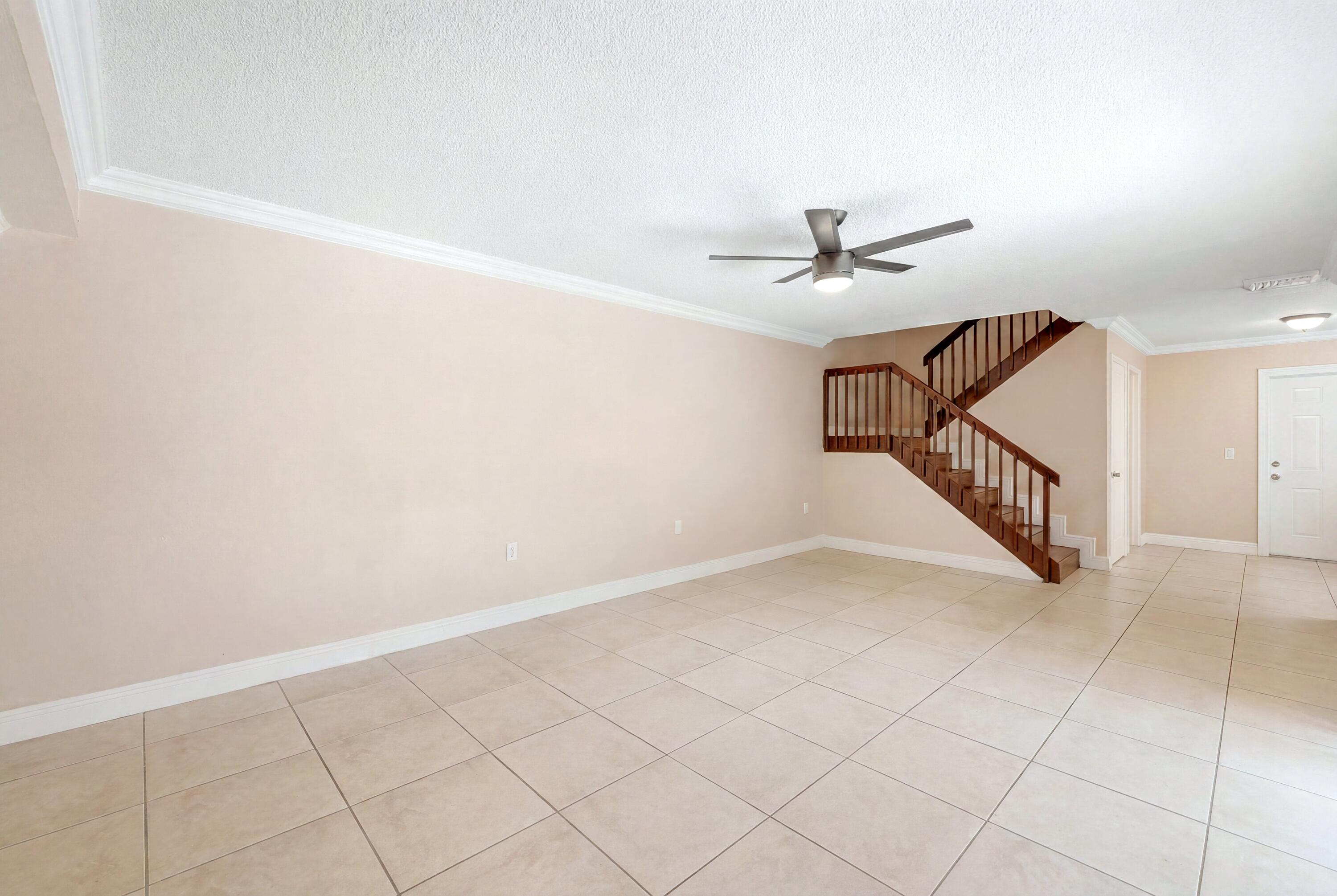 915 9th Way Property Photo 22