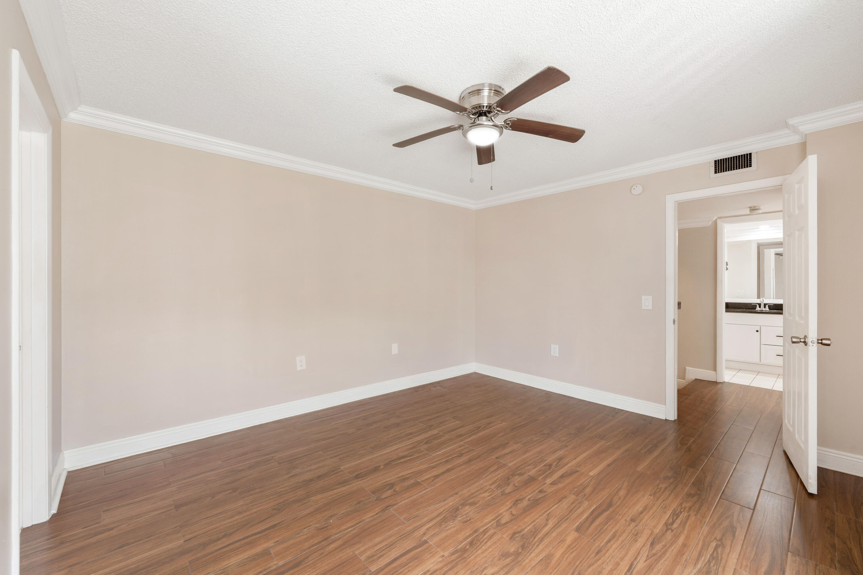 915 9th Way Property Photo 24