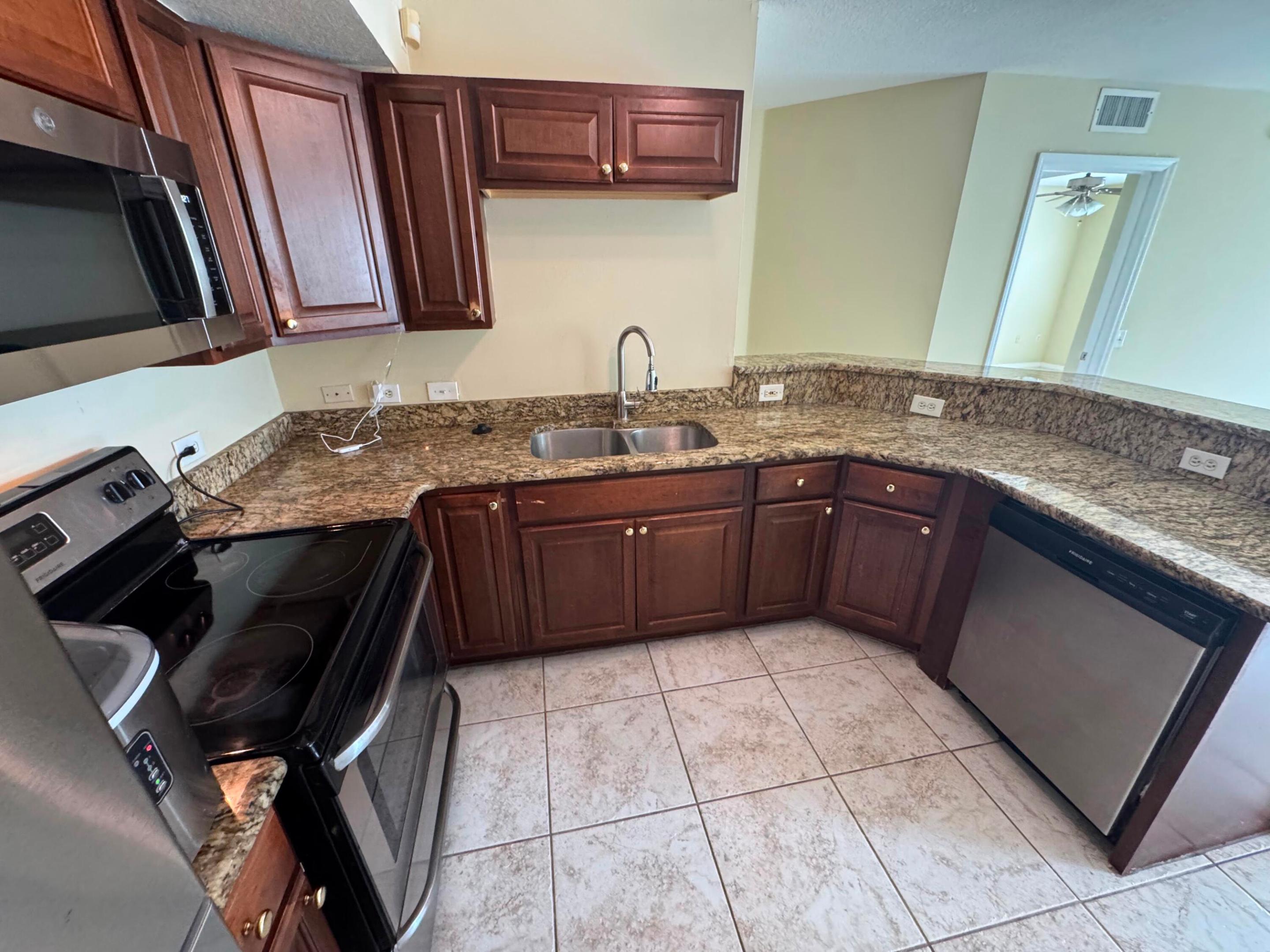 201 Villa Circle 201 Property Photo 5
