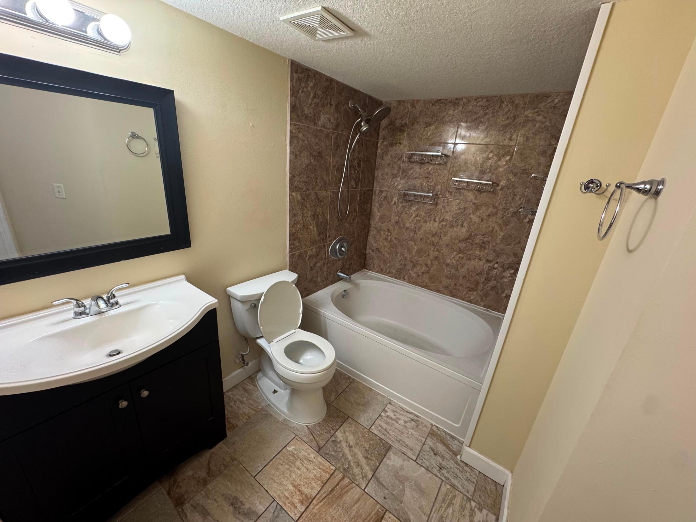 201 Villa Circle 201 Property Photo 28