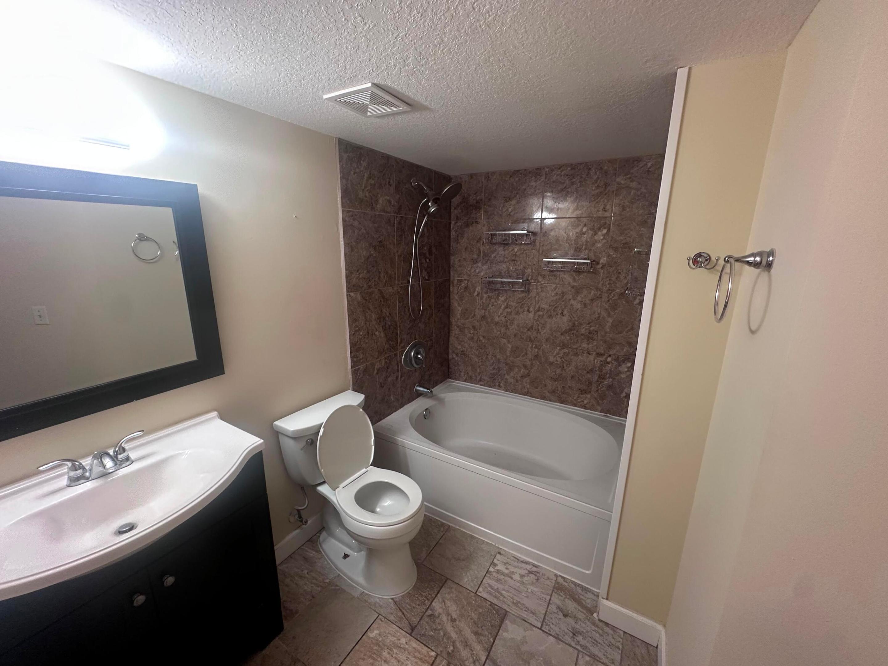201 Villa Circle 201 Property Photo 36