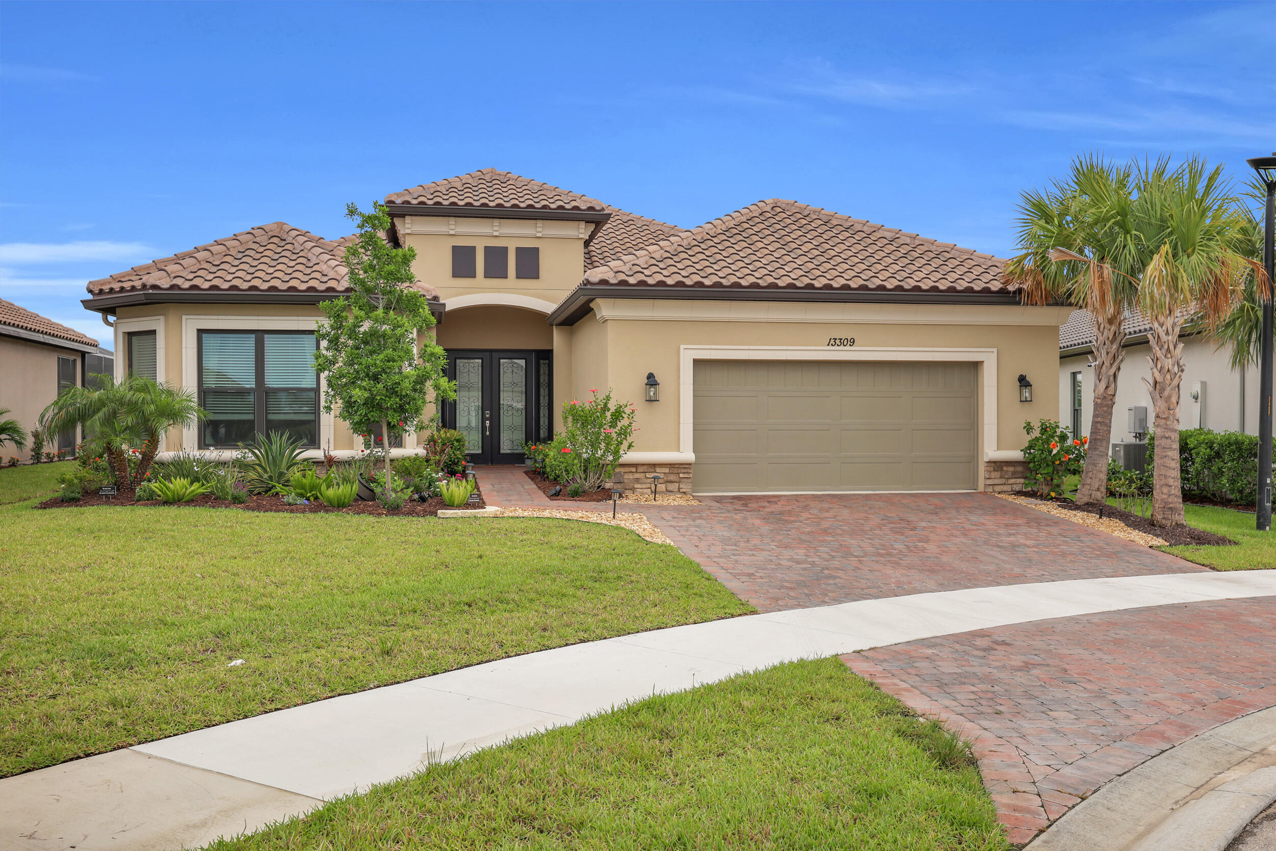 13309 Sw Alejandro Court Property Photo 1