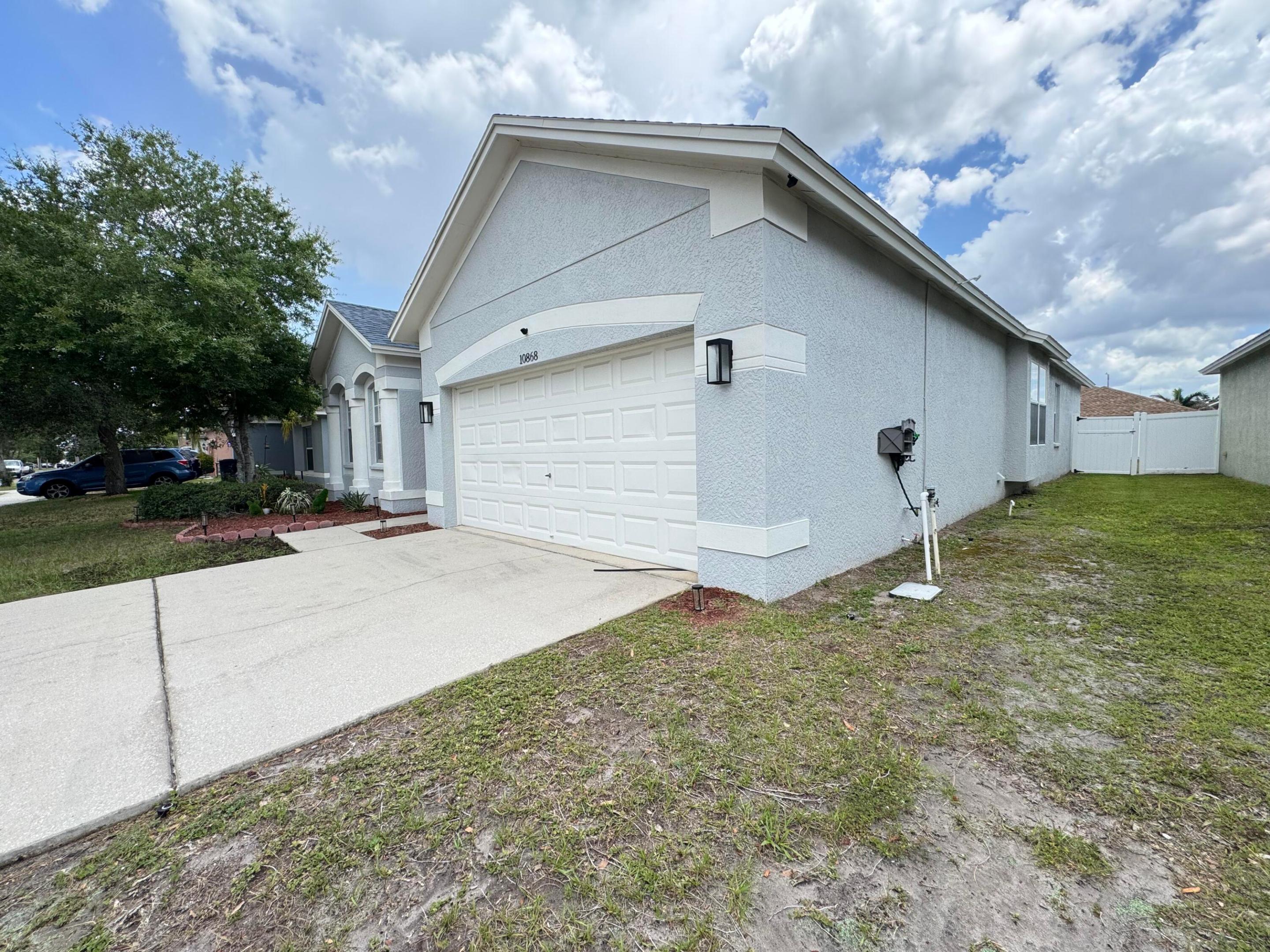 10868 Standing Stone Drive Property Photo 2