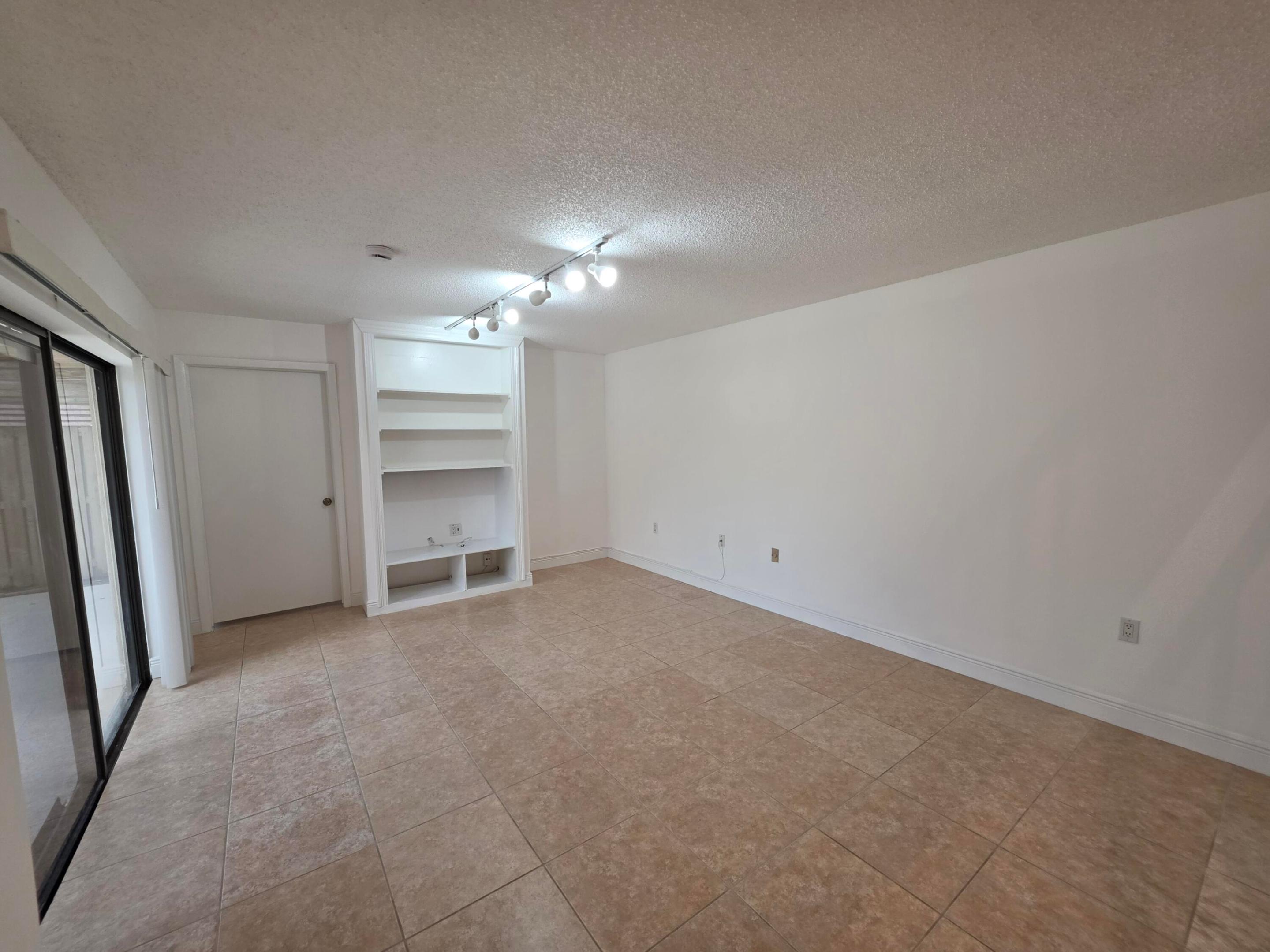708 7th Lane Property Photo 9